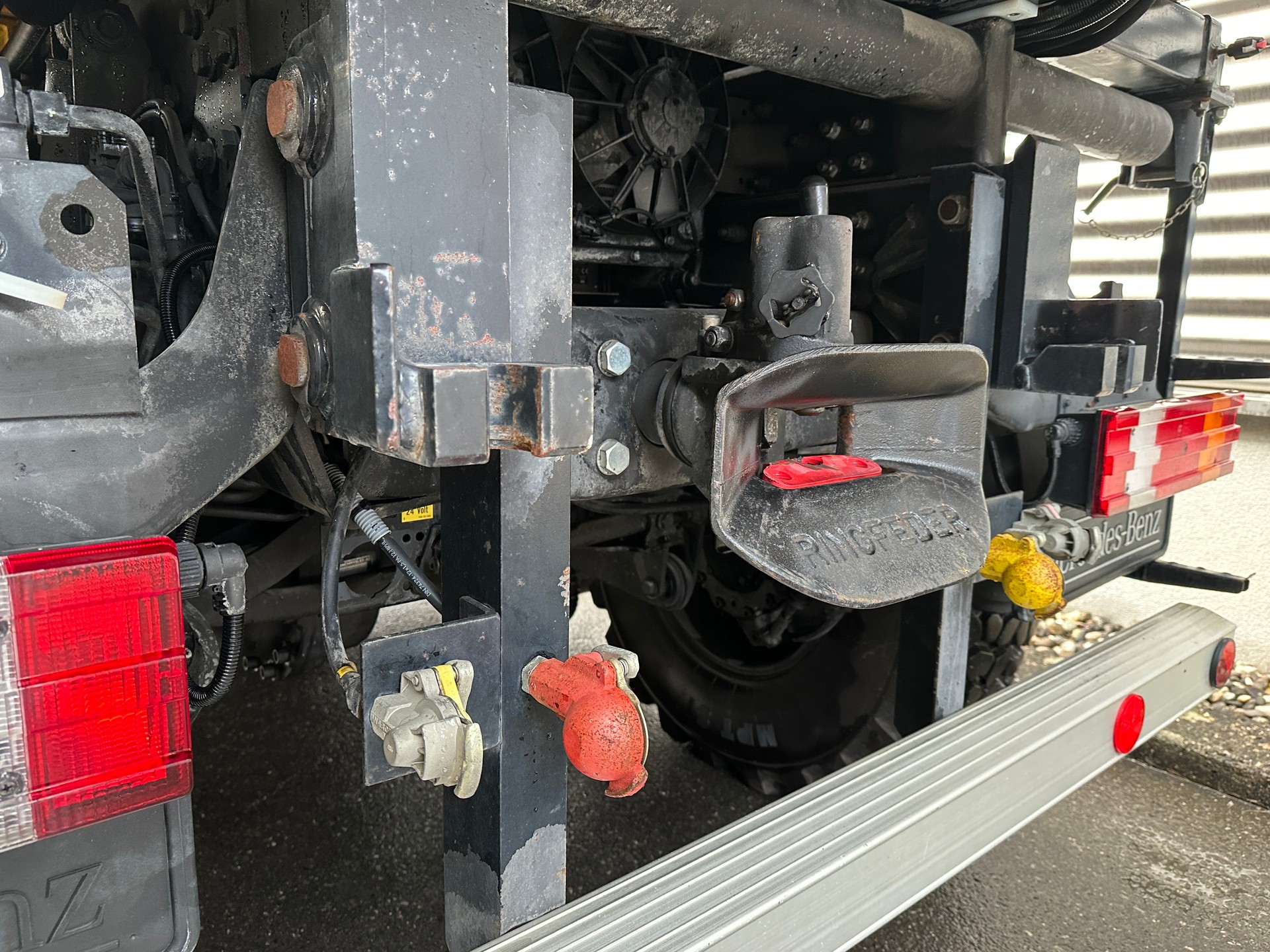 MERCEDES-BENZ Unimog U400-image-21
