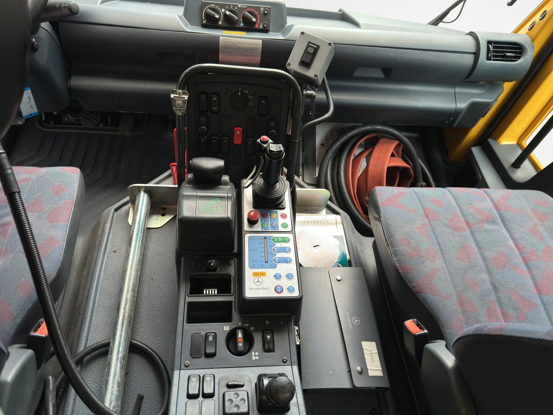 MERCEDES-BENZ Unimog U400-image-13