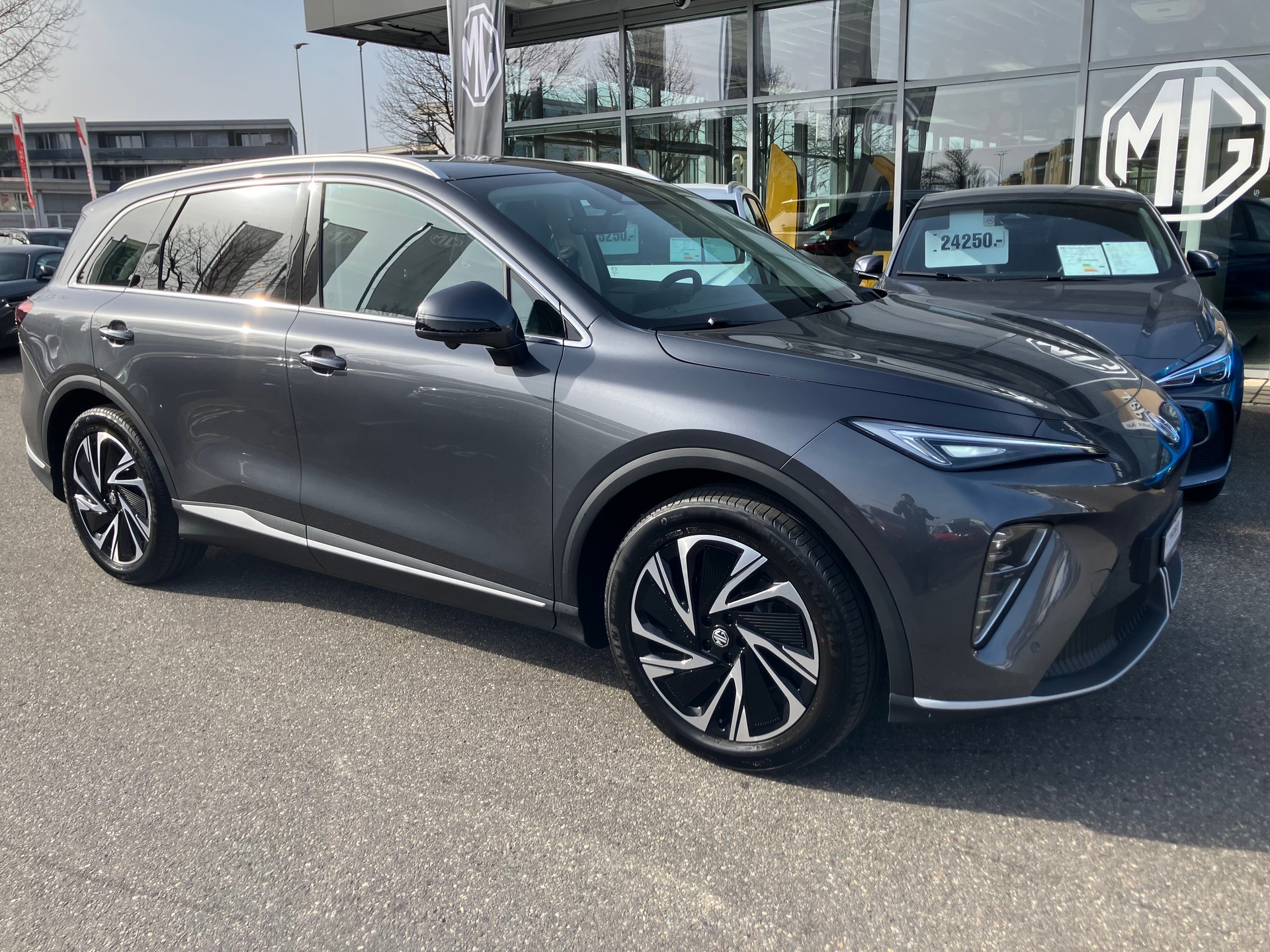 MG S6 EV 77kWh Luxury AWD-image-1