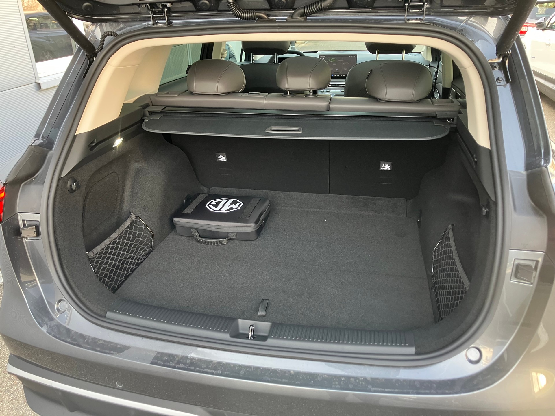 MG S6 EV 77kWh Luxury AWD-image-4