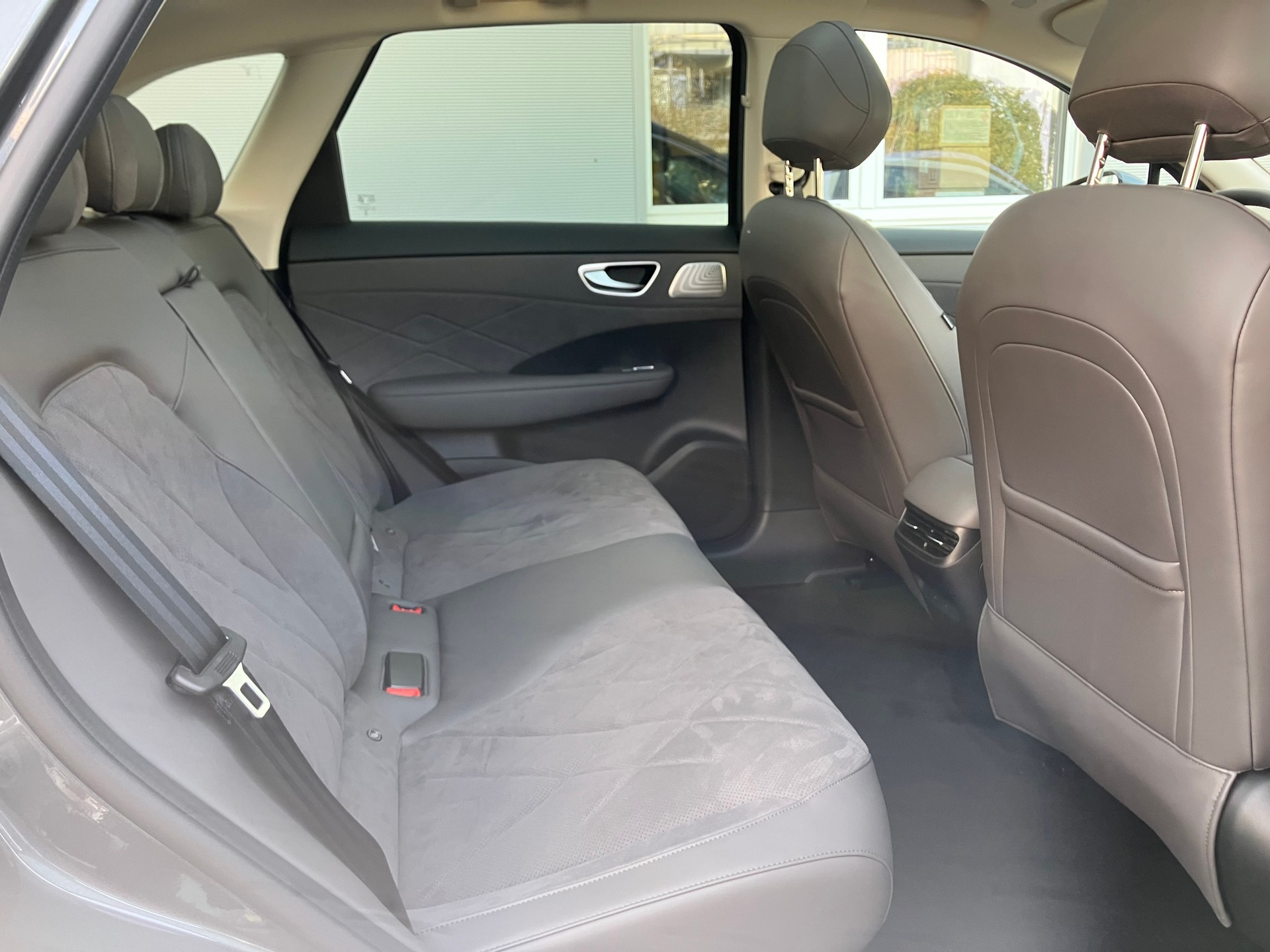 MG S6 EV 77kWh Luxury AWD-image-6