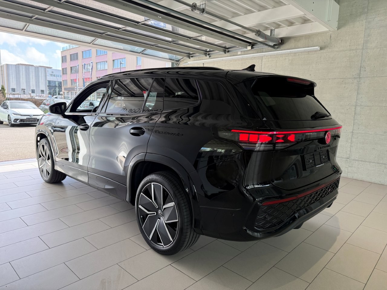 VW Tayron 1.5 TSI evo2 eHybrid R-Line DSG-image-1