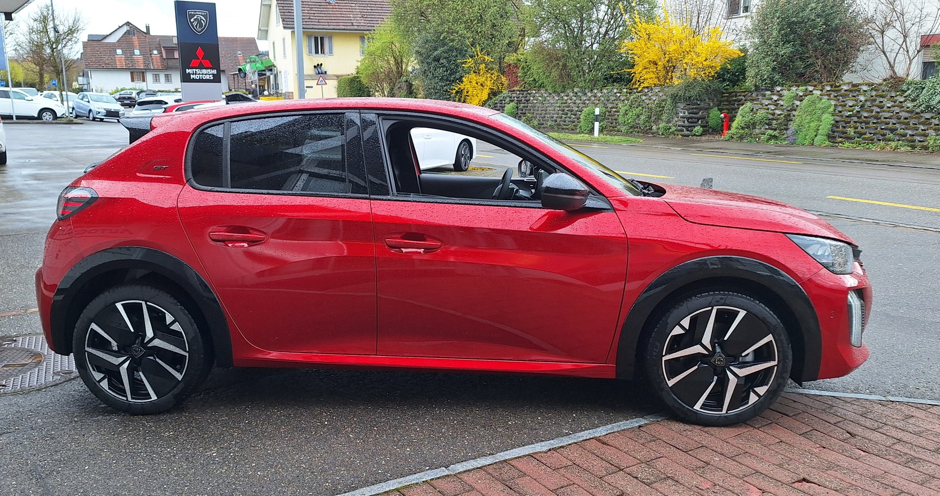 PEUGEOT 208 MHEV GT Helvetia (408)-image-3