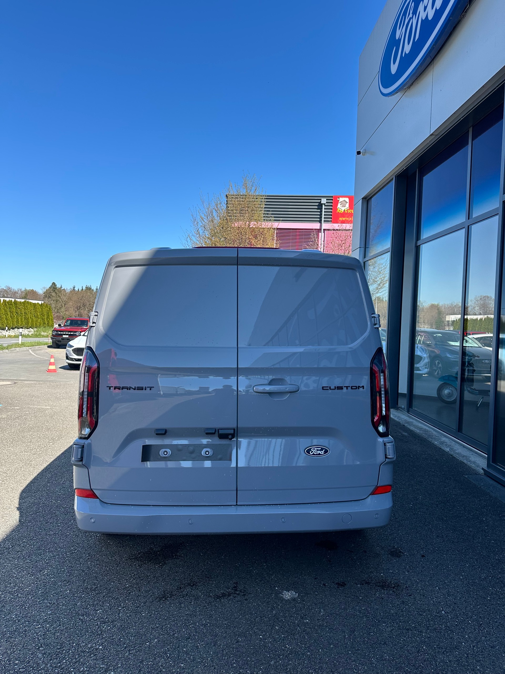 FORD Transit Custom Van 320 L1 2.0 EcoBl Limited/170CV/Aut.-image-4