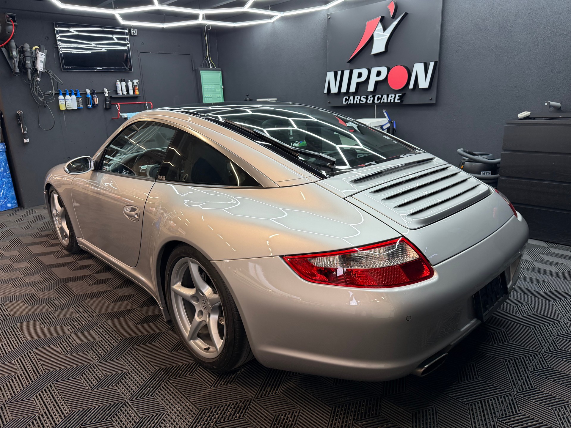 PORSCHE 911 Carrera 4-showroom-element-3