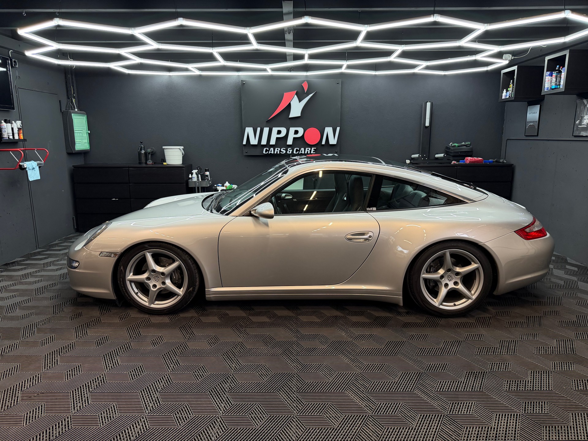 PORSCHE 911 Carrera 4-showroom-element-2