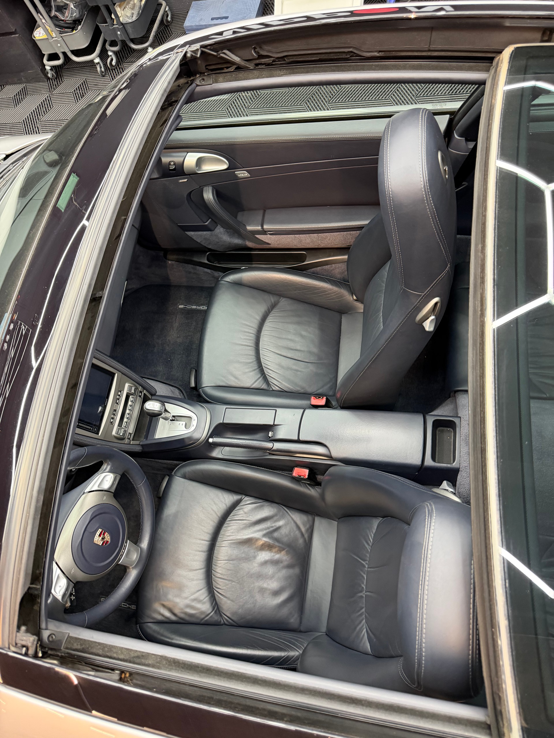 PORSCHE 911 Carrera 4-image-7