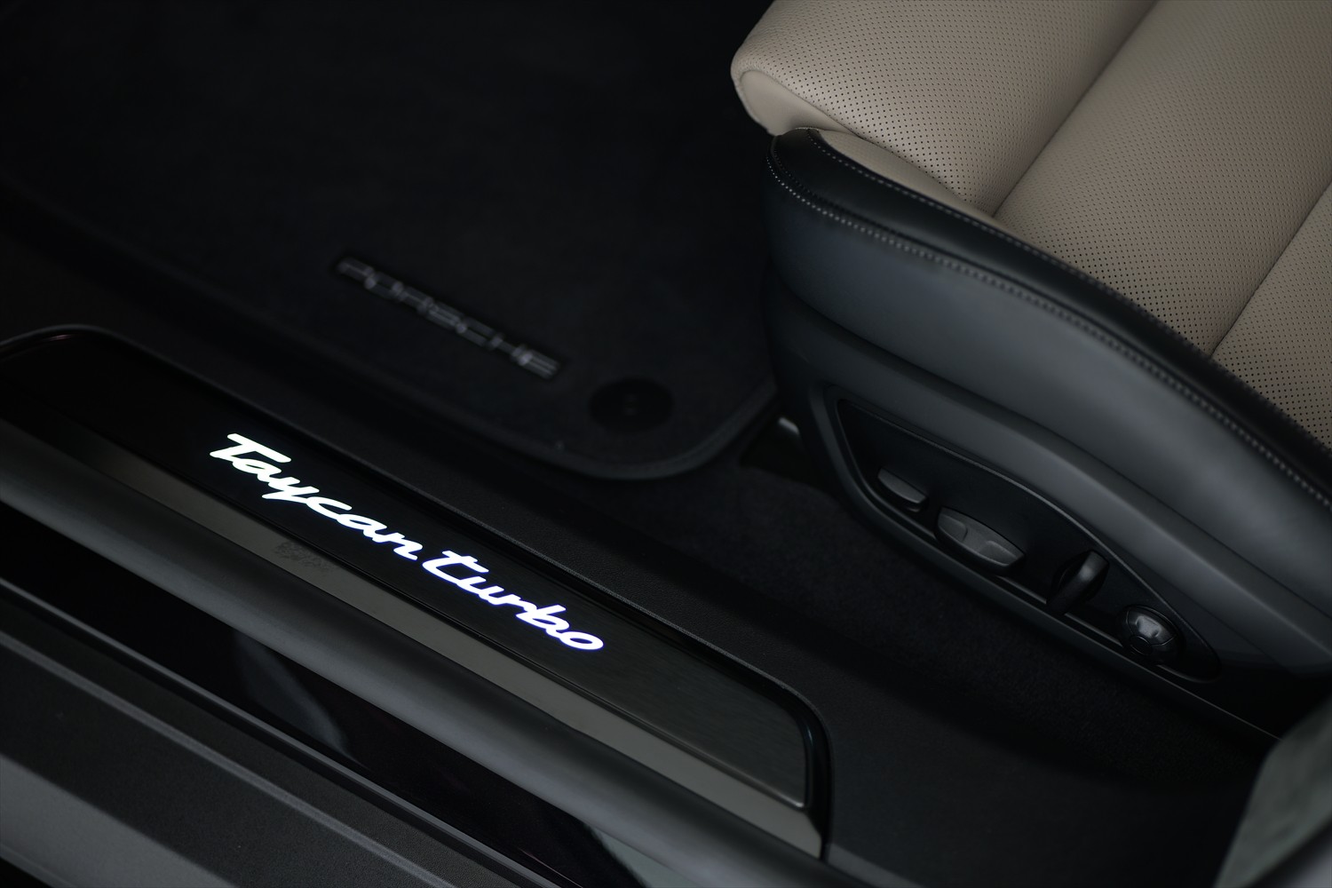 Taycan Cr. Tur Turb104kWh