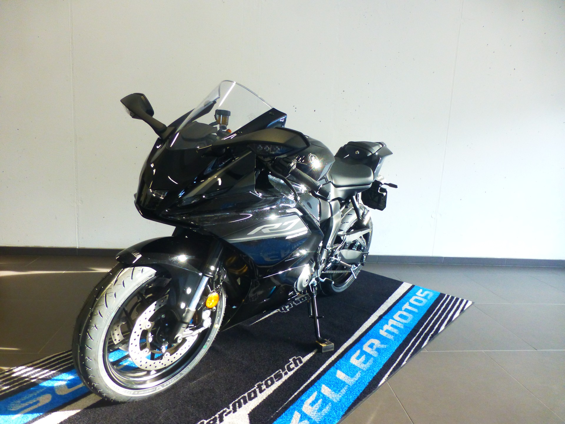 YAMAHA YZF-R7 (35kW) MY 2026-showroom-element-3