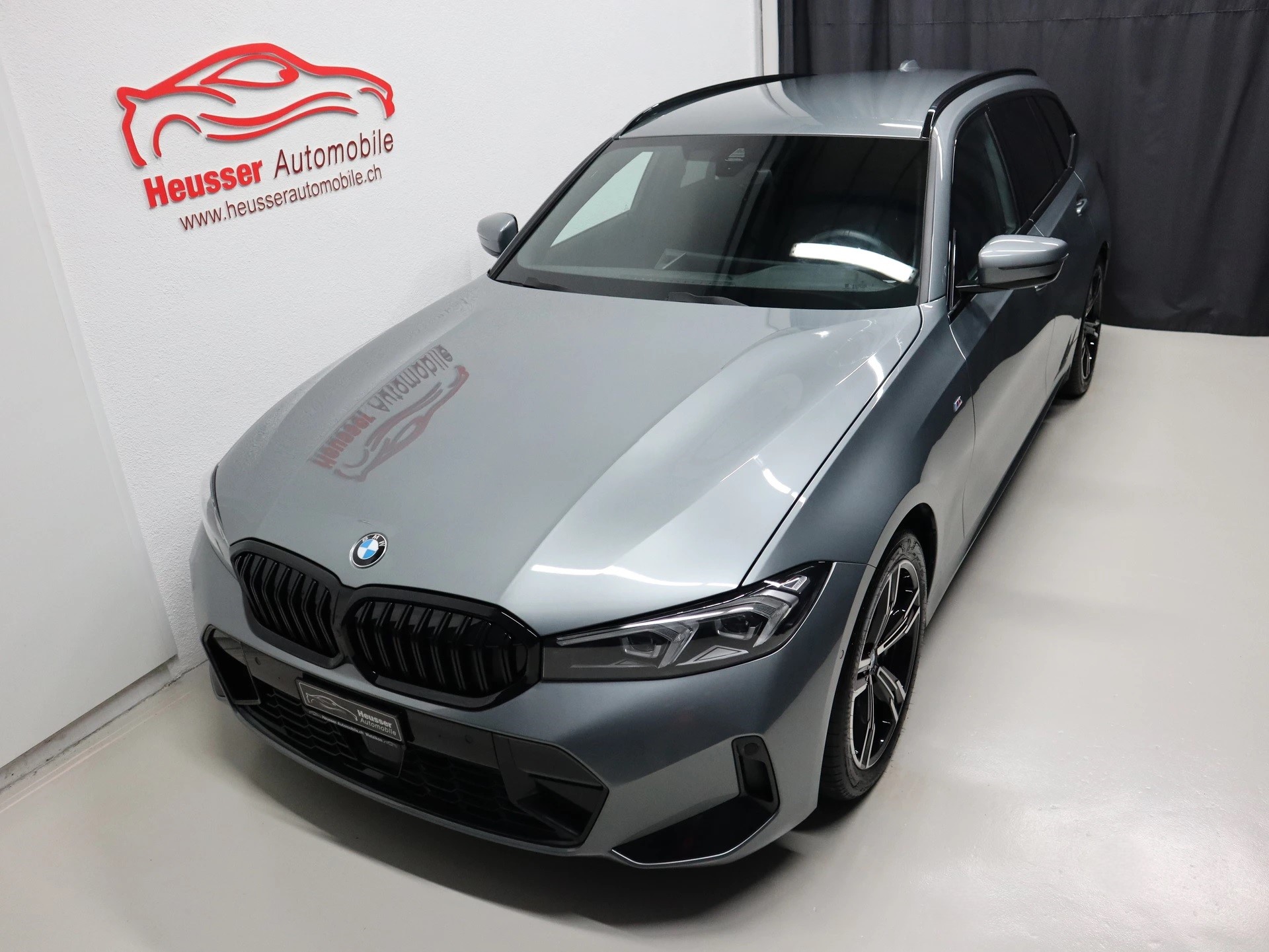 BMW 330i Touring xDrive Steptronic M Sport - Live Cockpit - Navi - Kamera - 245 PS-image-2