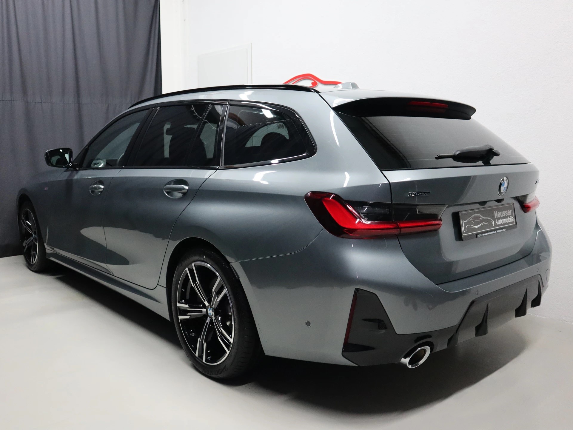 BMW 330i Touring xDrive Steptronic M Sport - Live Cockpit - Navi - Kamera - 245 PS-image-3