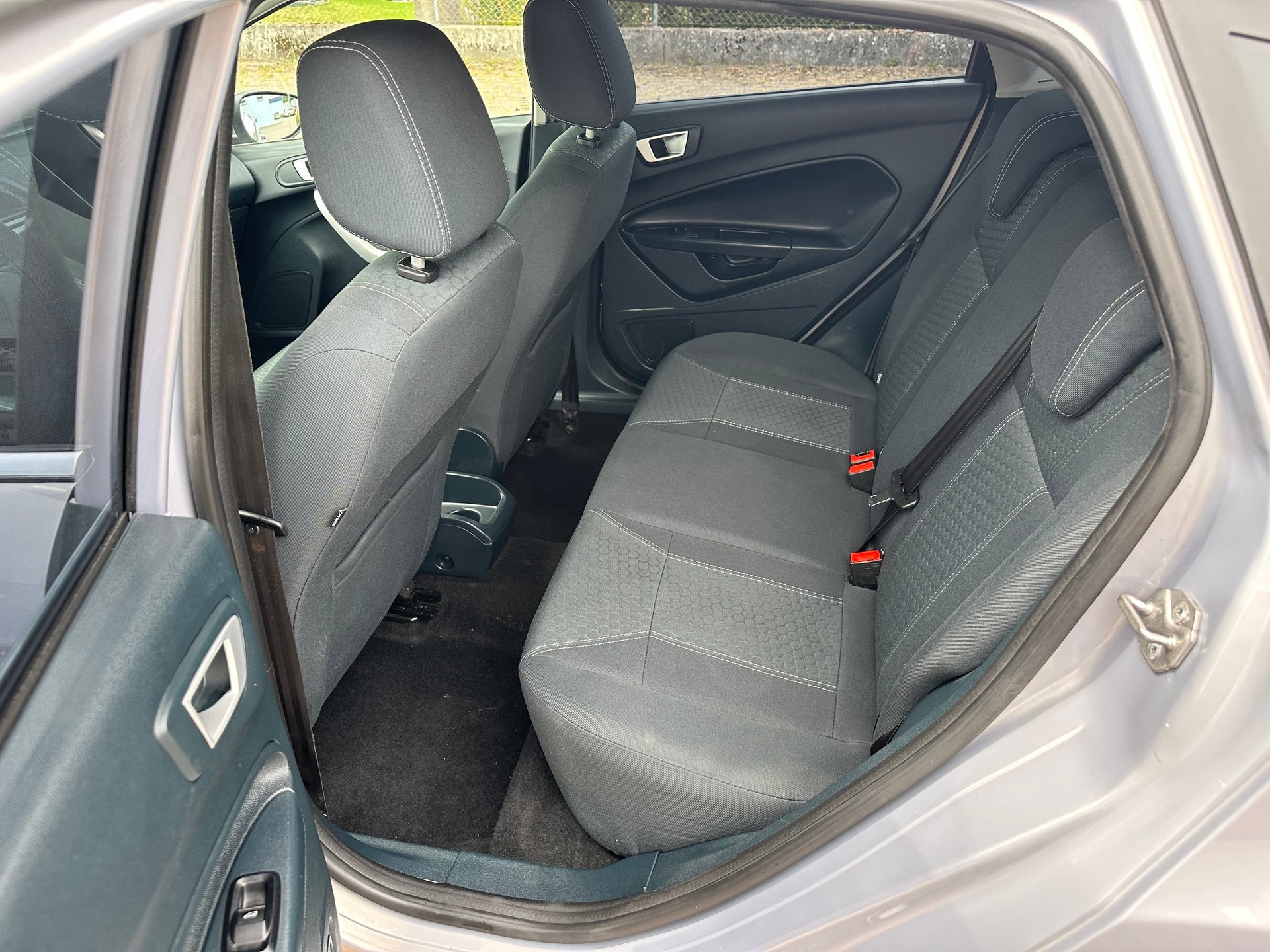 FORD Fiesta 1.4 16V Titanium Automatic-image-8