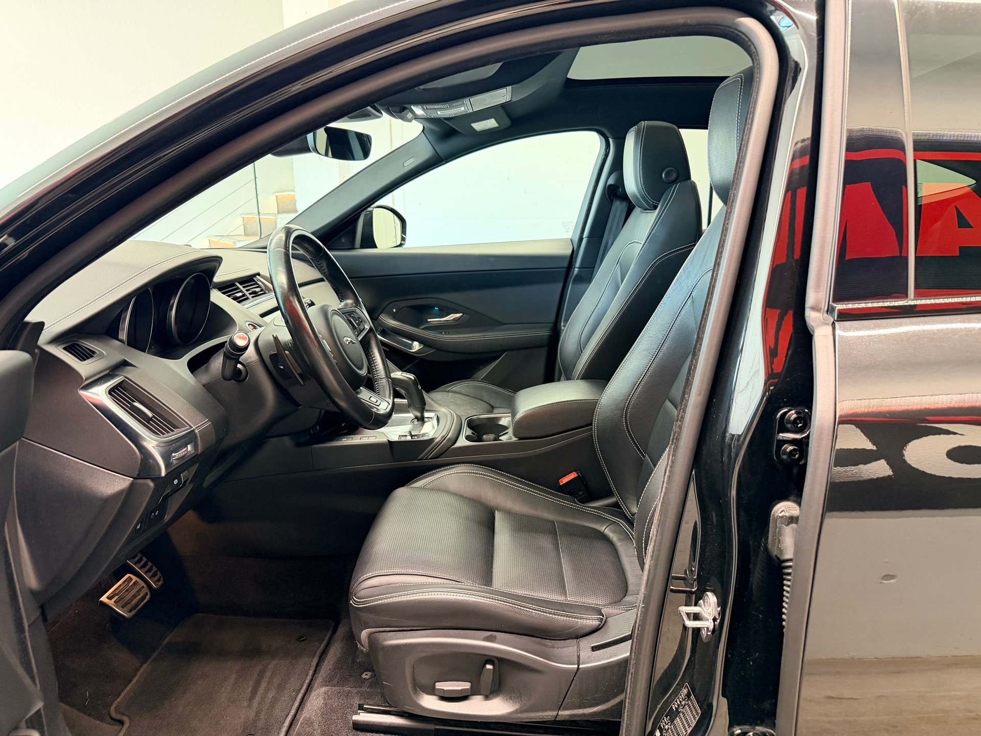 JAGUAR E-Pace P200 R-Dynamic S AWD Automatik-image-12