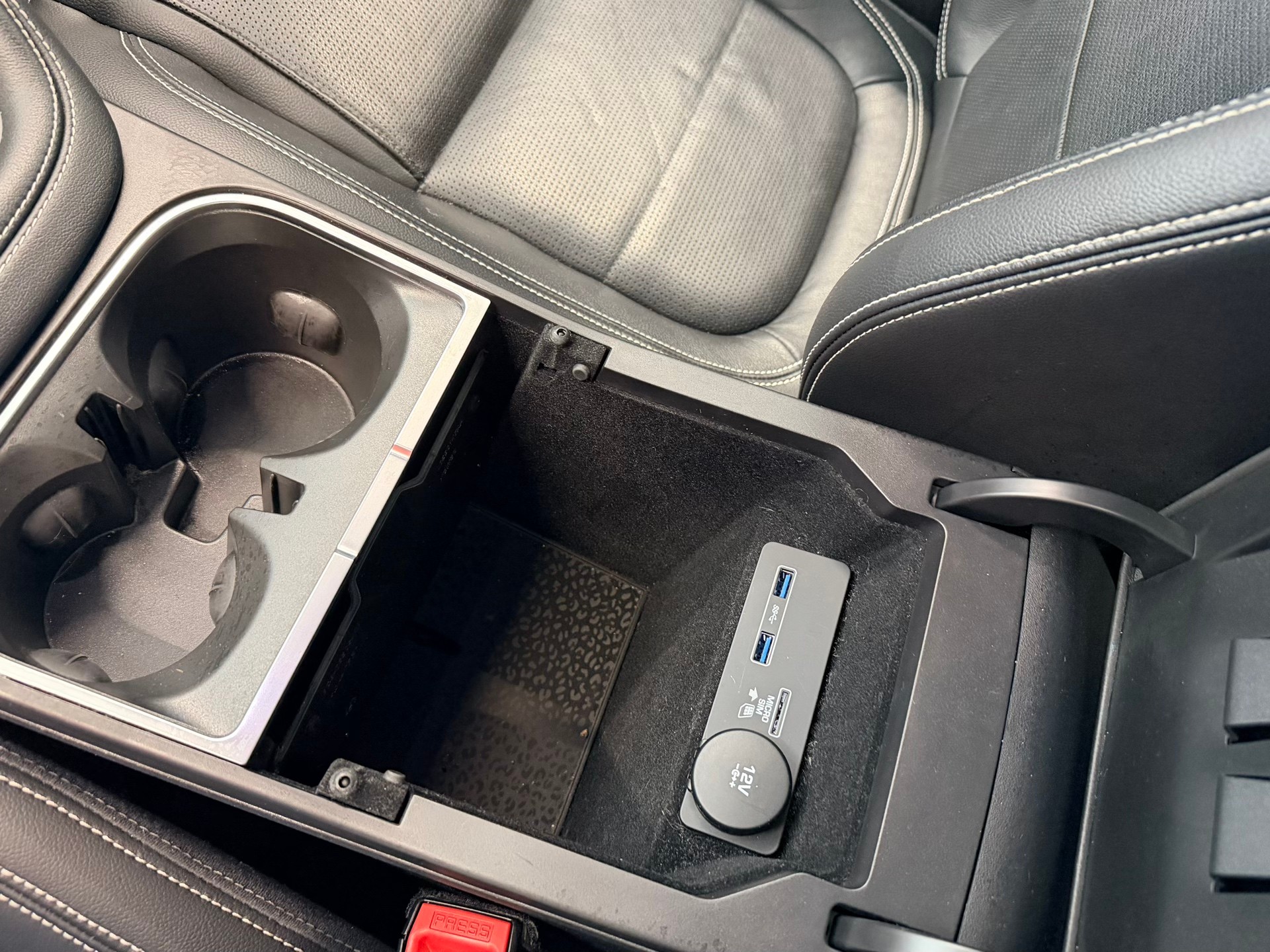 JAGUAR E-Pace P200 R-Dynamic S AWD Automatik-image-27