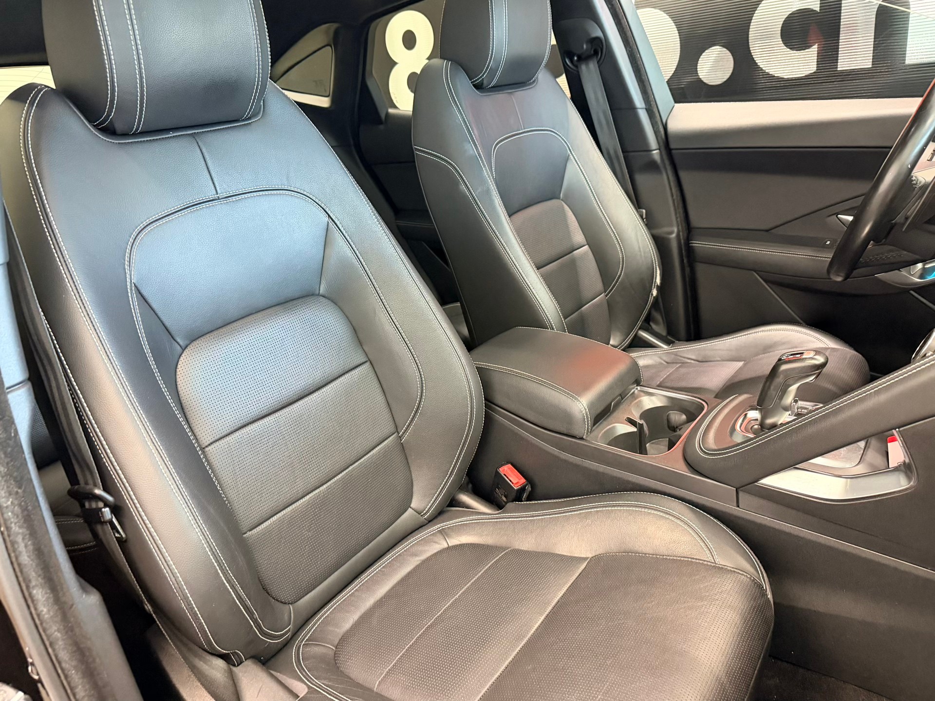 JAGUAR E-Pace P200 R-Dynamic S AWD Automatik-image-20