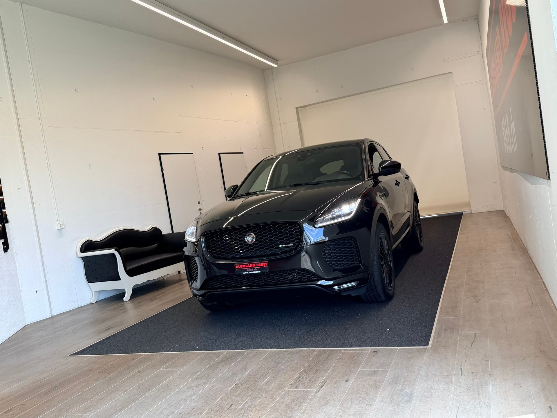 JAGUAR E-Pace P200 R-Dynamic S AWD Automatik-image-2