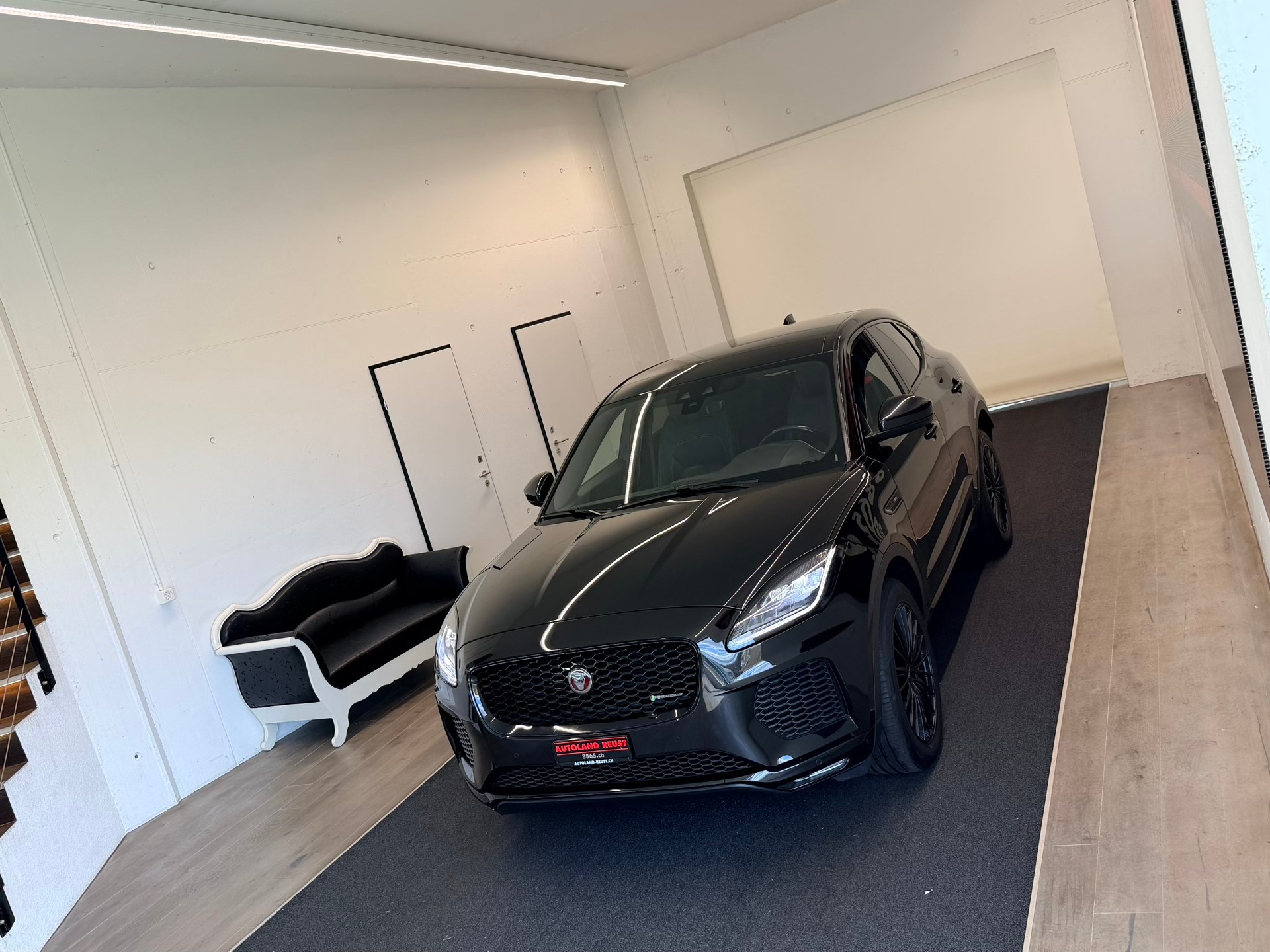 JAGUAR E-Pace P200 R-Dynamic S AWD Automatik-image-3