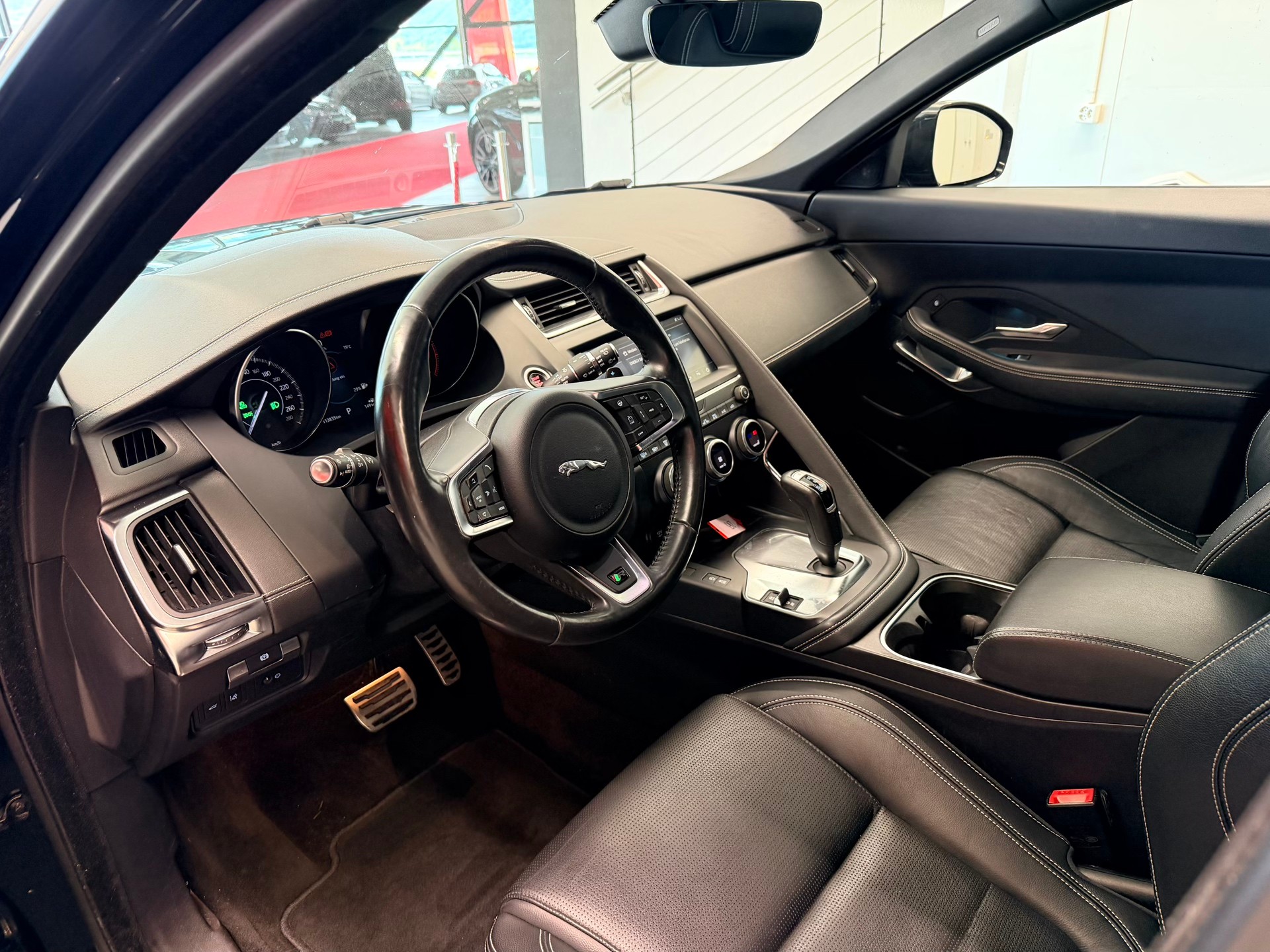 JAGUAR E-Pace P200 R-Dynamic S AWD Automatik-image-9