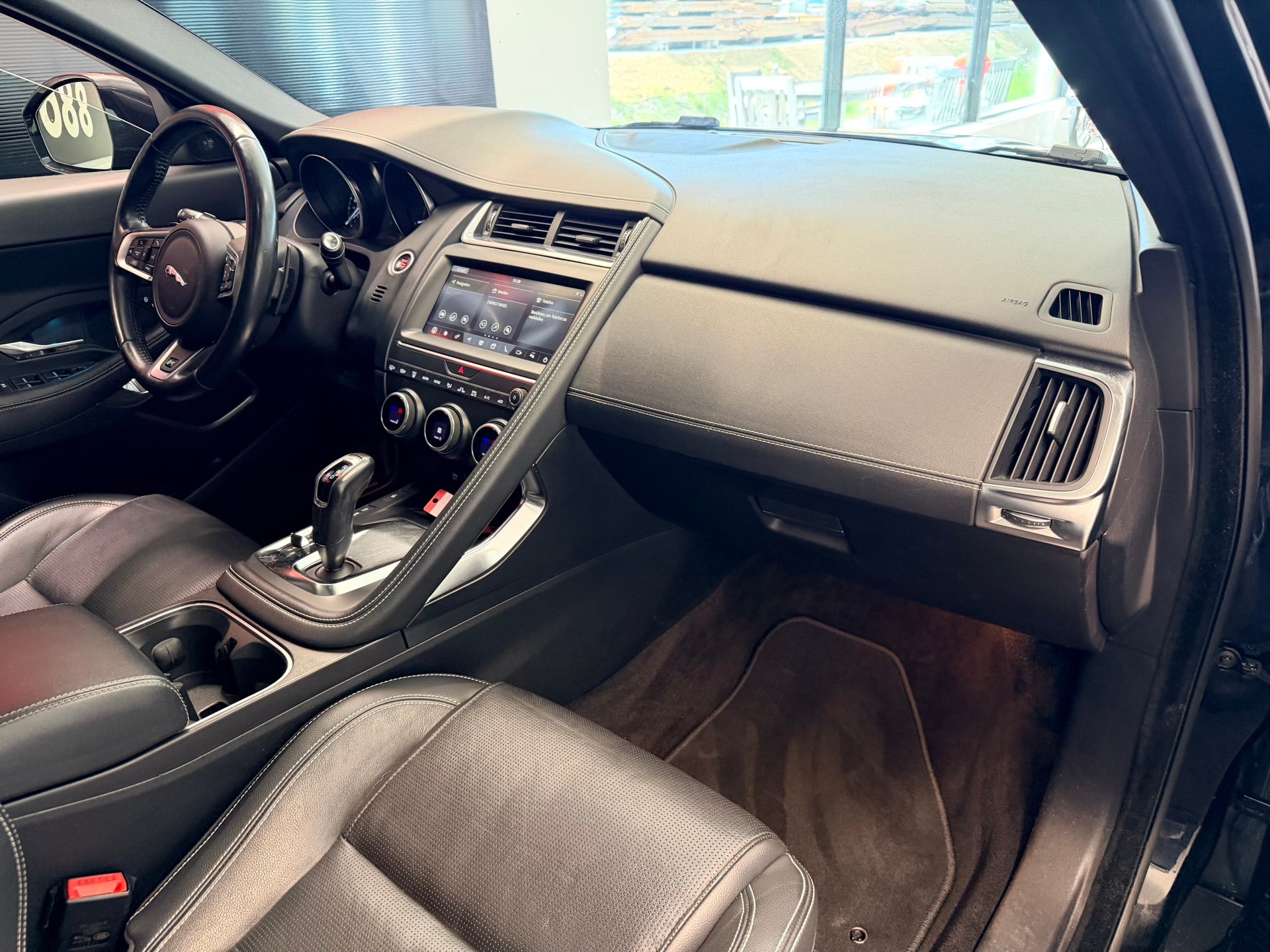 JAGUAR E-Pace P200 R-Dynamic S AWD Automatik-image-17