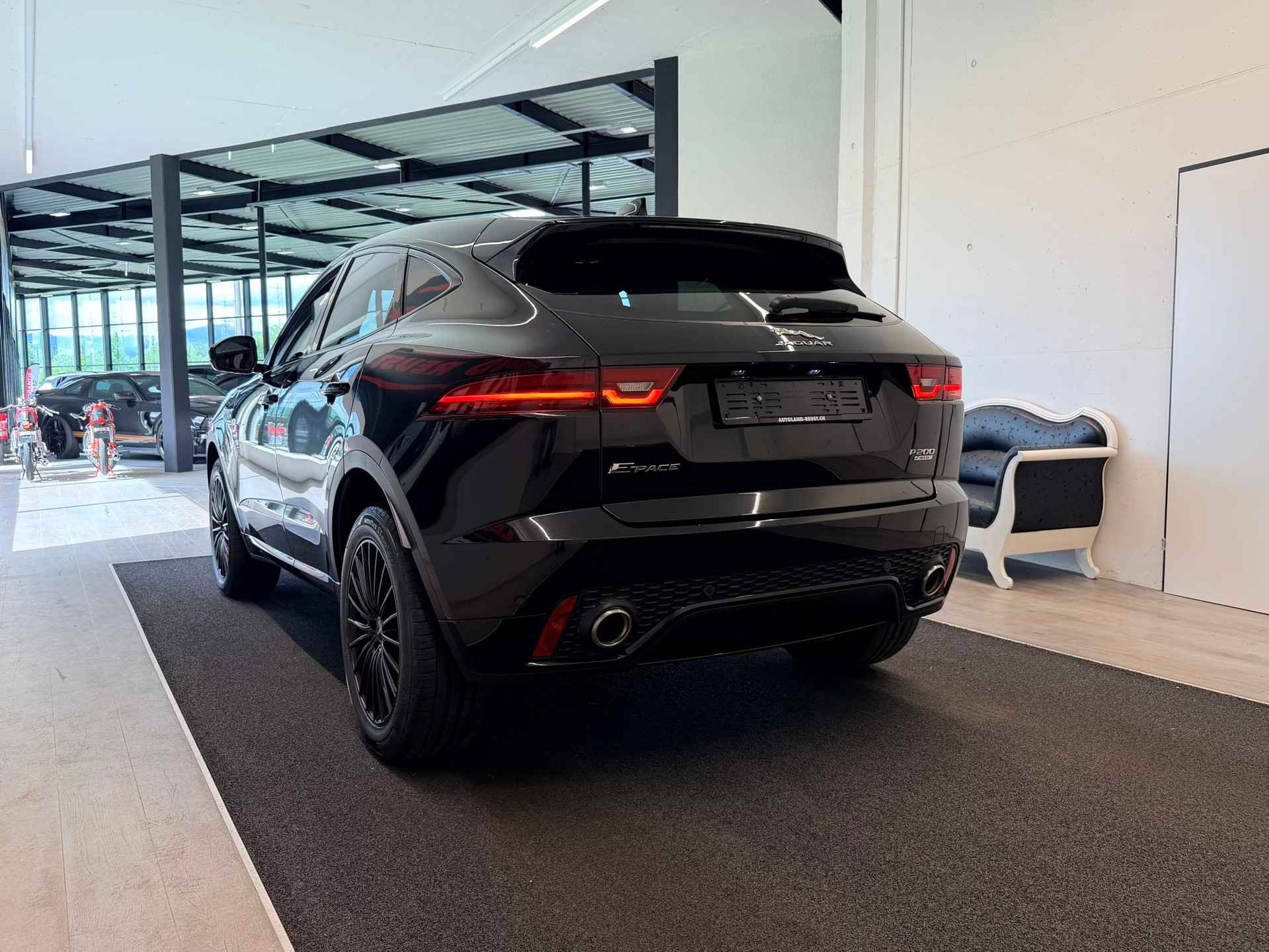 JAGUAR E-Pace P200 R-Dynamic S AWD Automatik-image-6