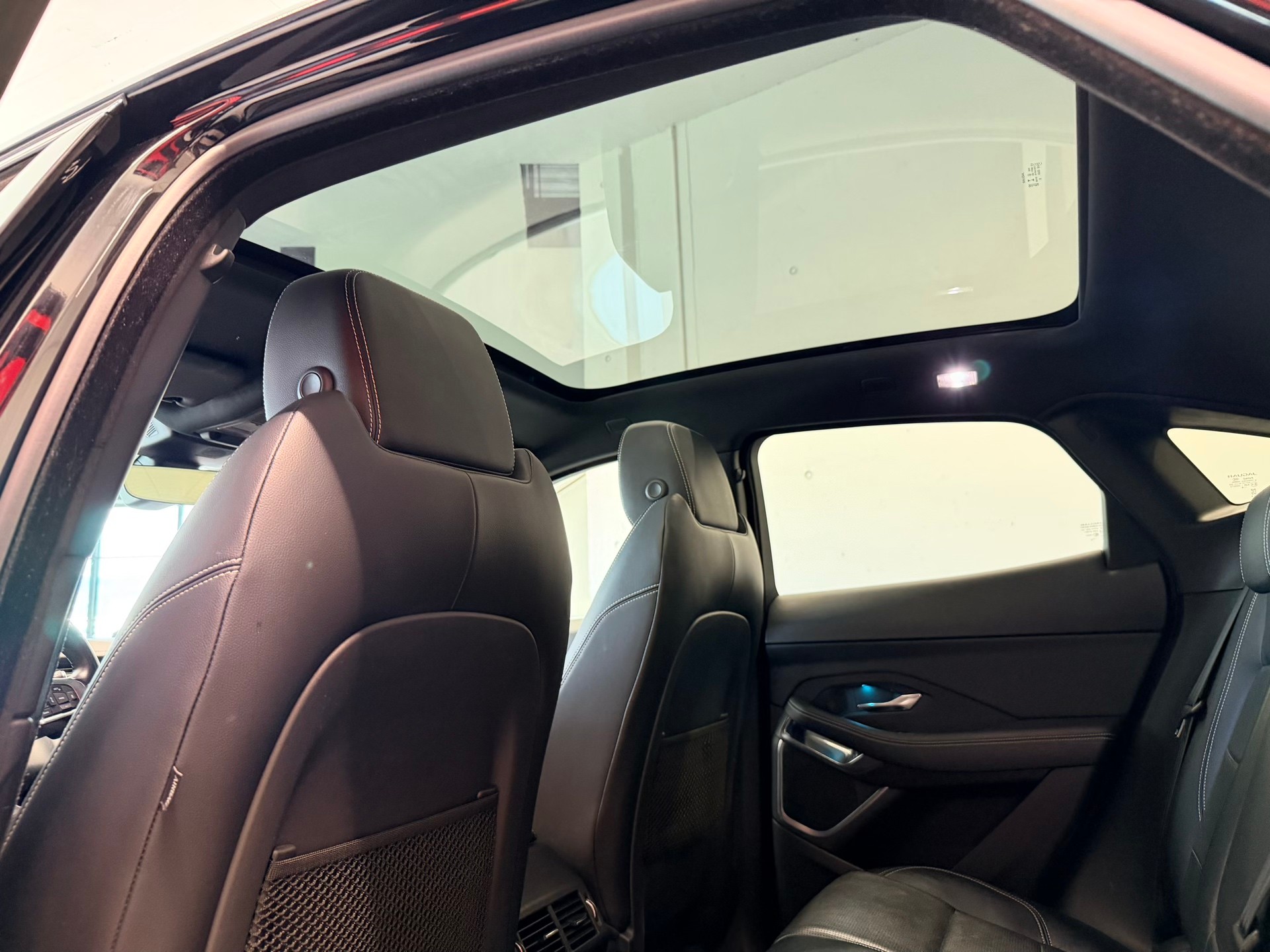 JAGUAR E-Pace P200 R-Dynamic S AWD Automatik-image-15