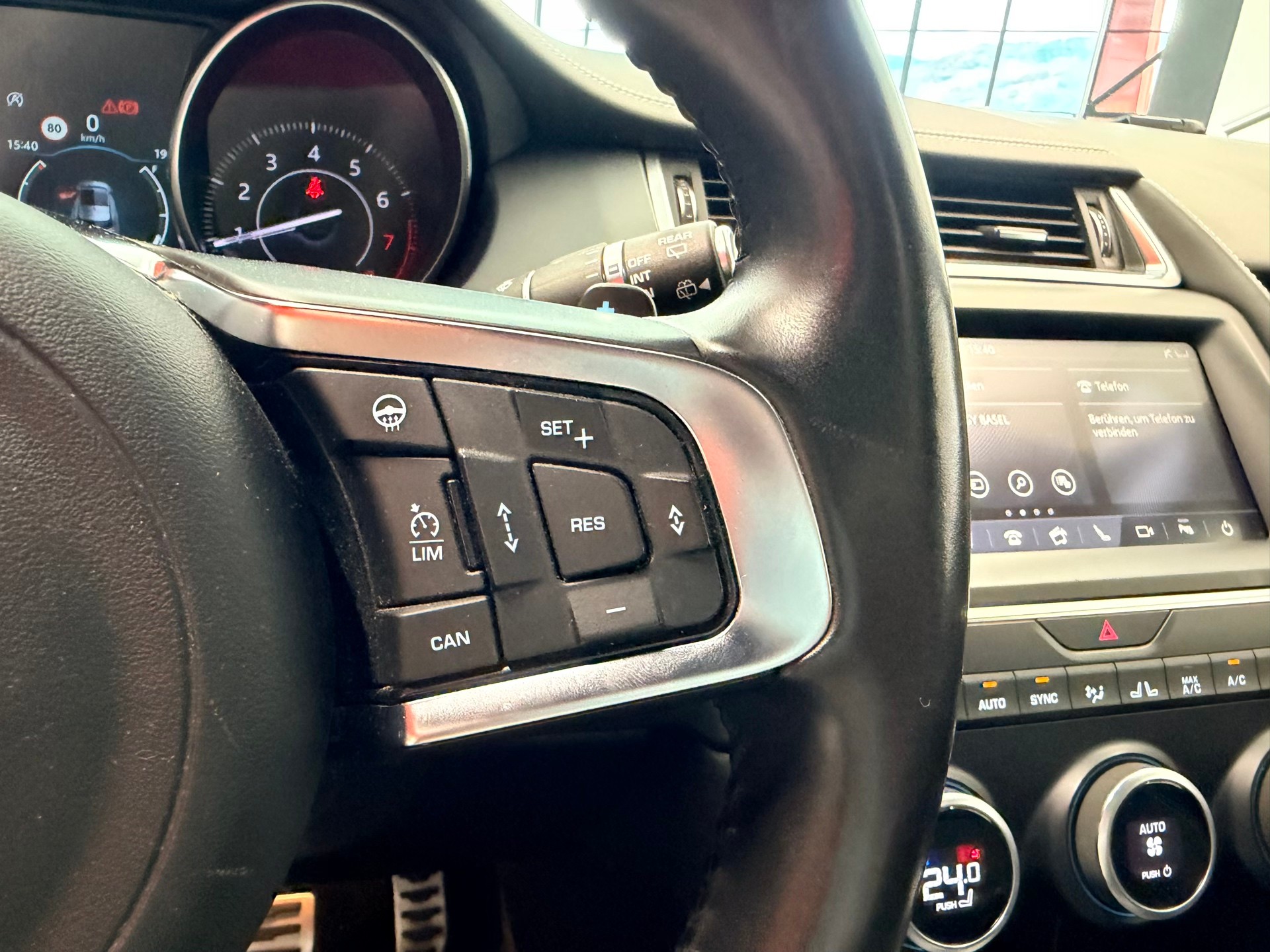JAGUAR E-Pace P200 R-Dynamic S AWD Automatik-image-25