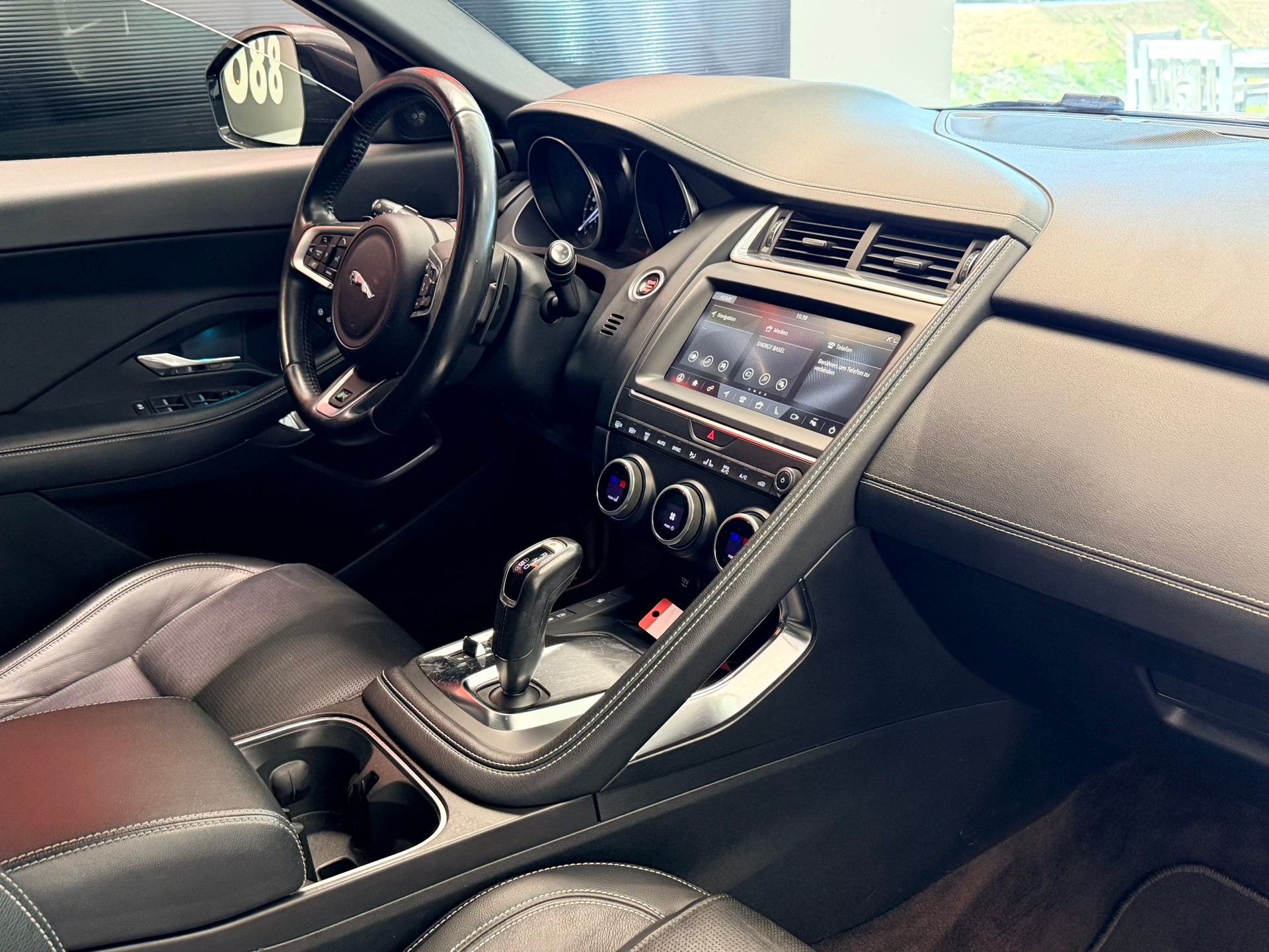 JAGUAR E-Pace P200 R-Dynamic S AWD Automatik-image-18