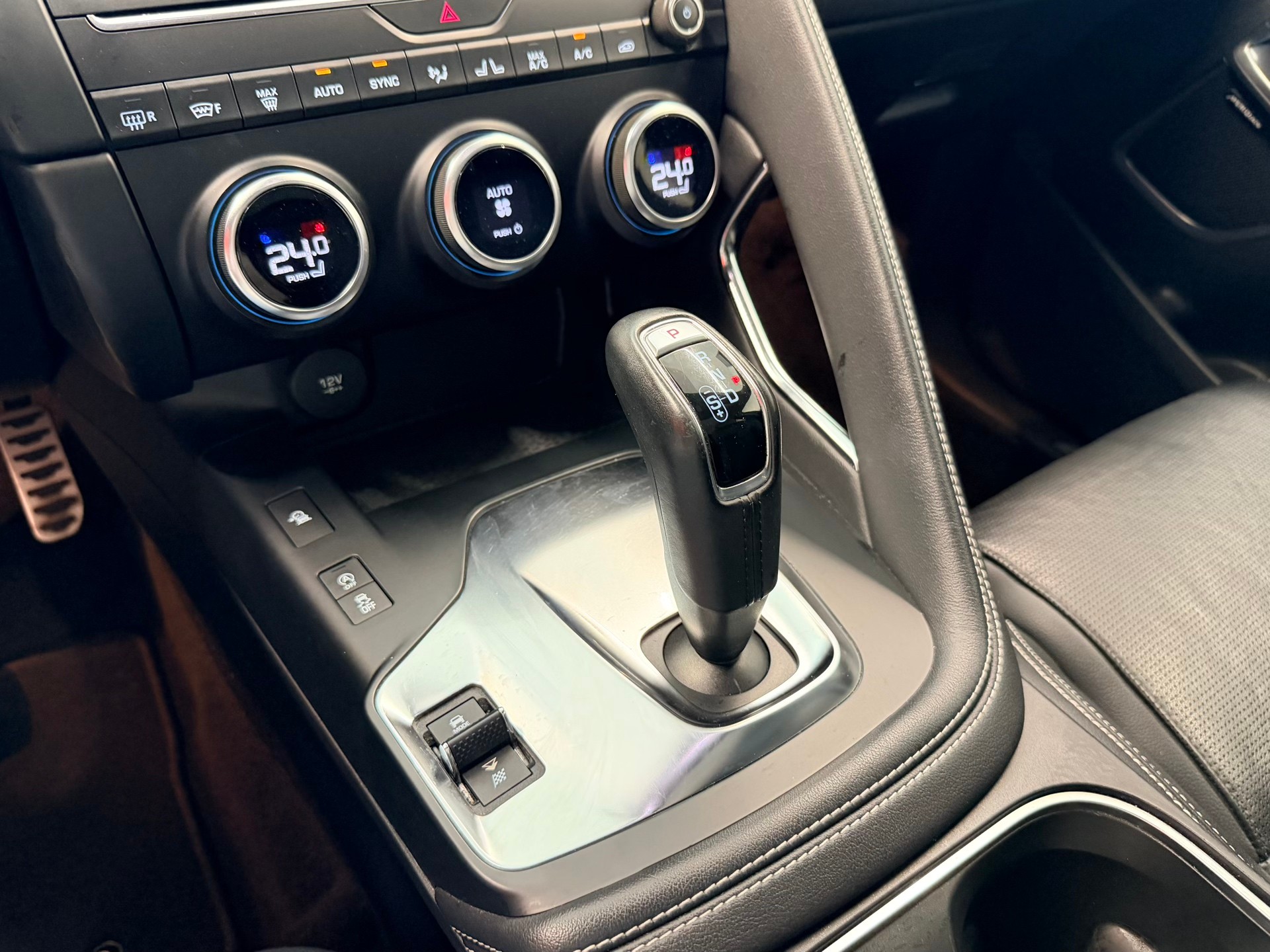 JAGUAR E-Pace P200 R-Dynamic S AWD Automatik-image-21