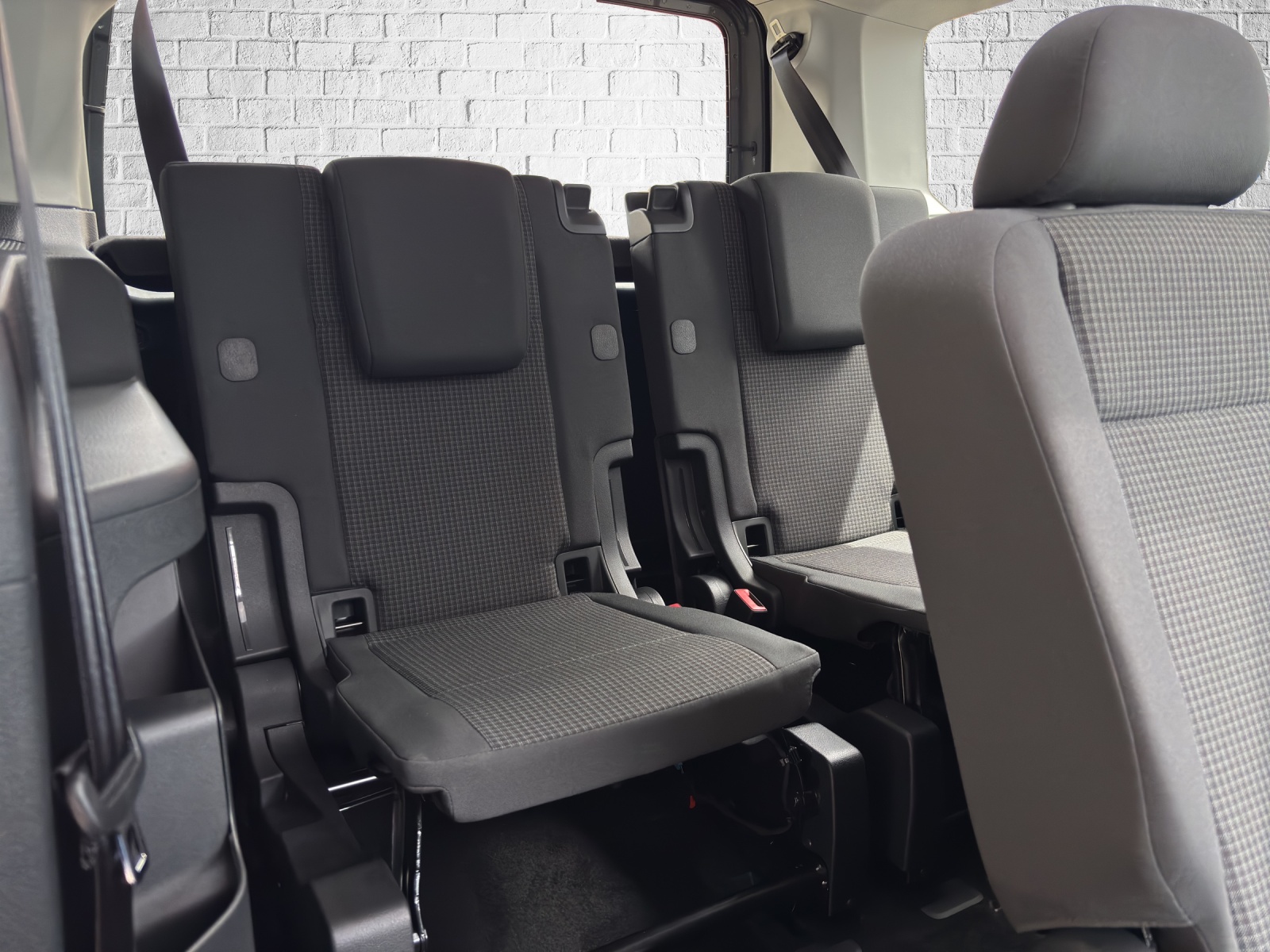 VW Caddy Maxi 2.0 TDI 4Motion-image-18