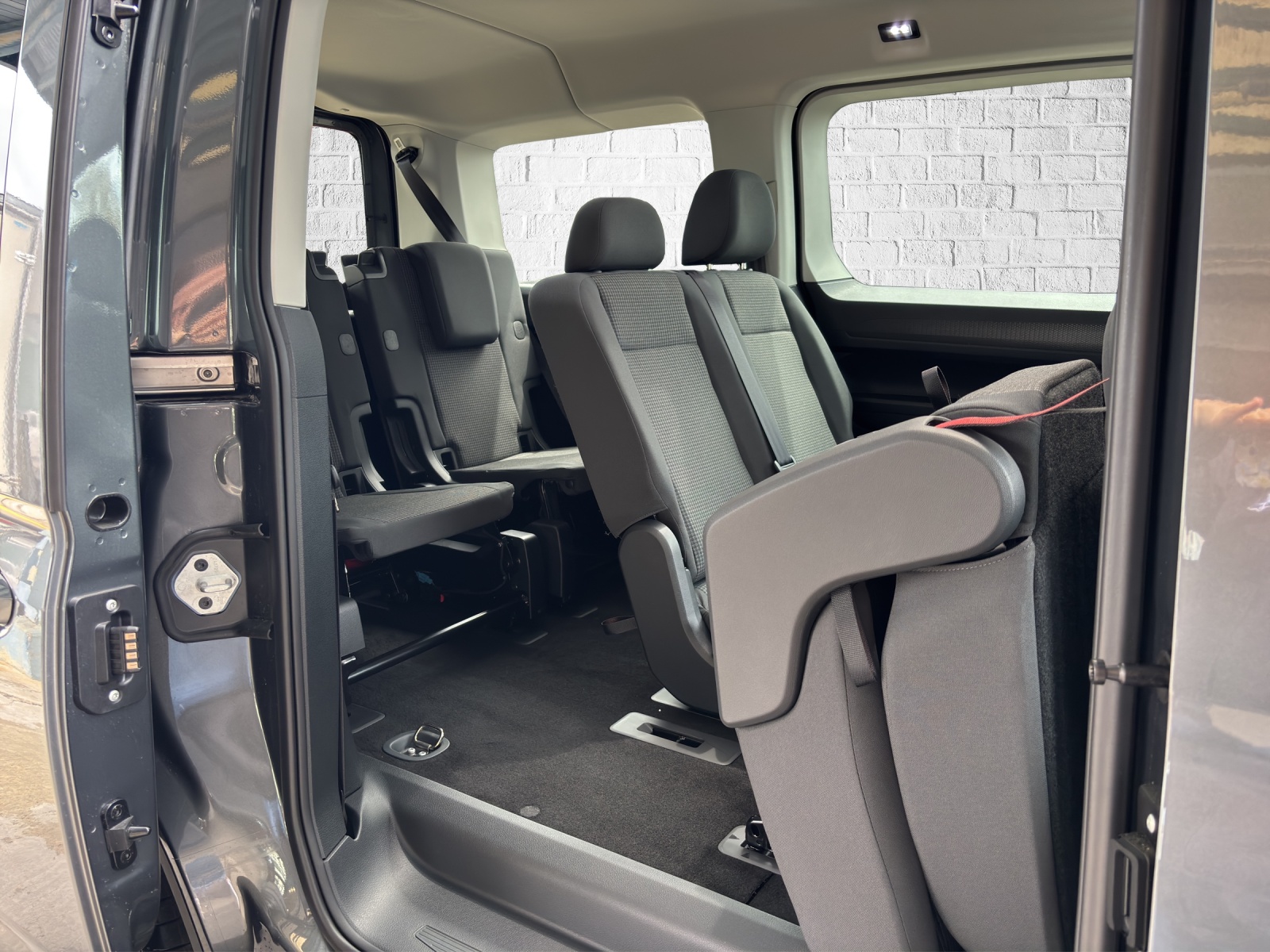 VW Caddy Maxi 2.0 TDI 4Motion-image-17