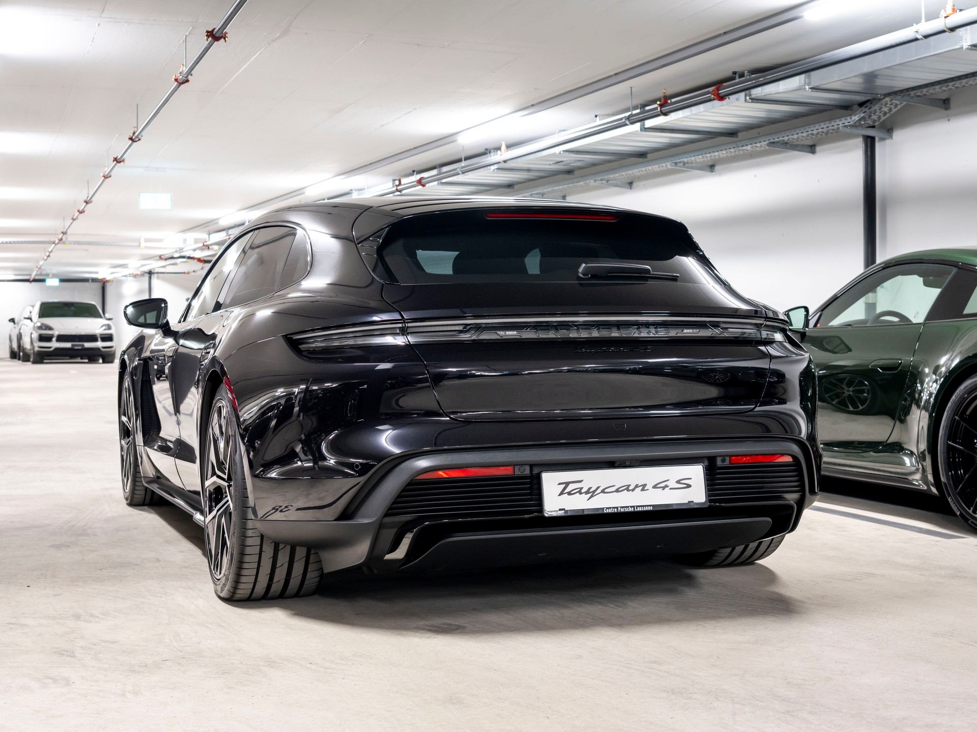 PORSCHE Taycan Sport Turismo 4S 104kWh Black Edition-showroom-element-2
