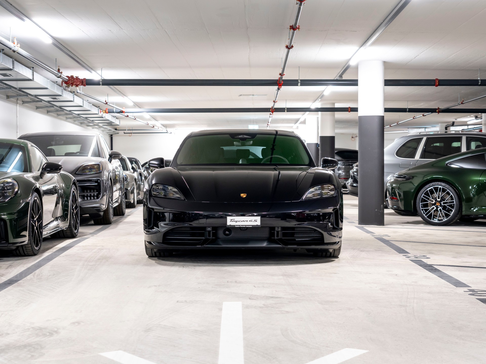 PORSCHE Taycan Sport Turismo 4S 104kWh Black Edition-showroom-element-3