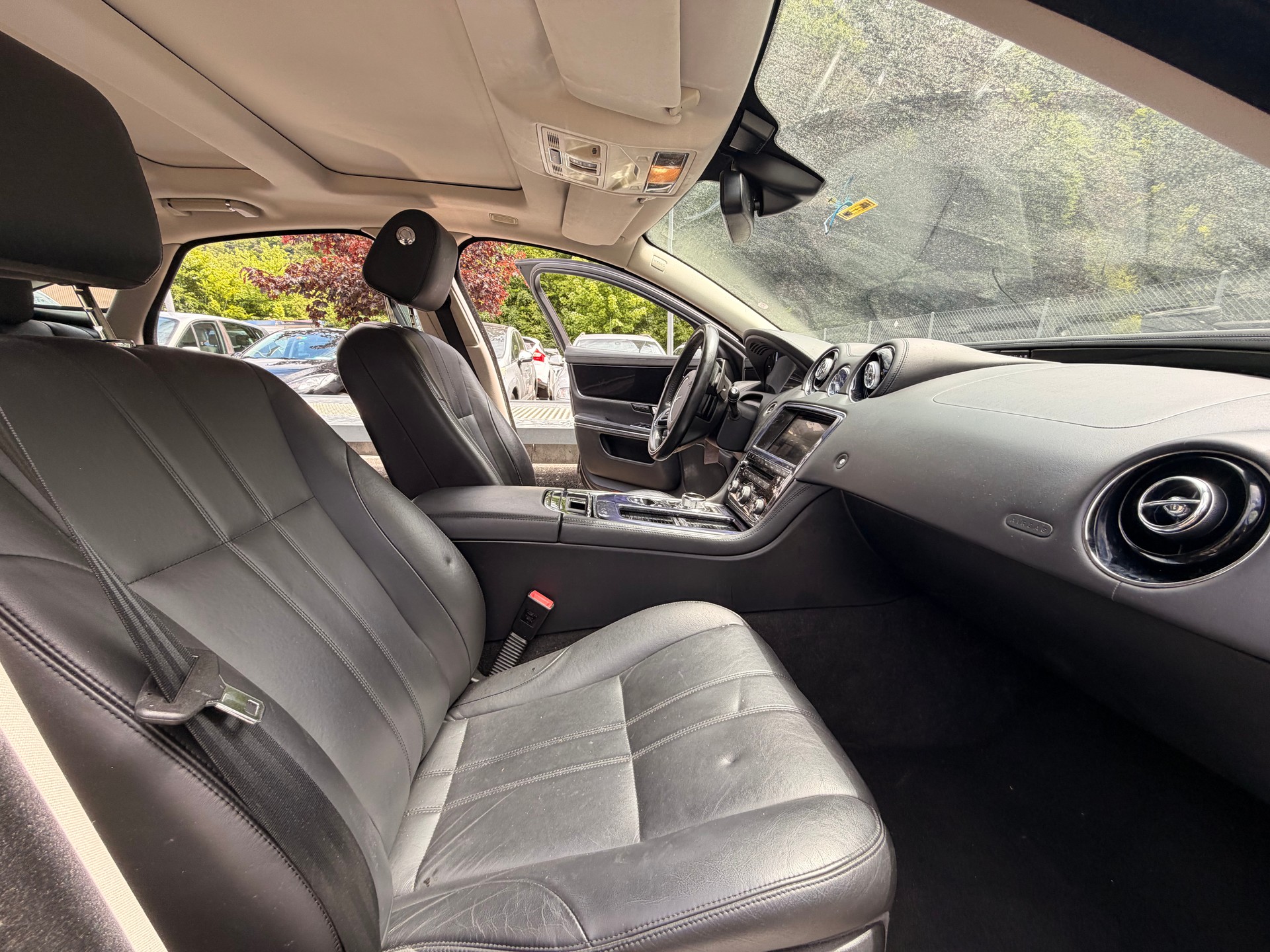 JAGUAR XJ 3.0 V6 S/C Premium Luxury Automatic AWD-image-12