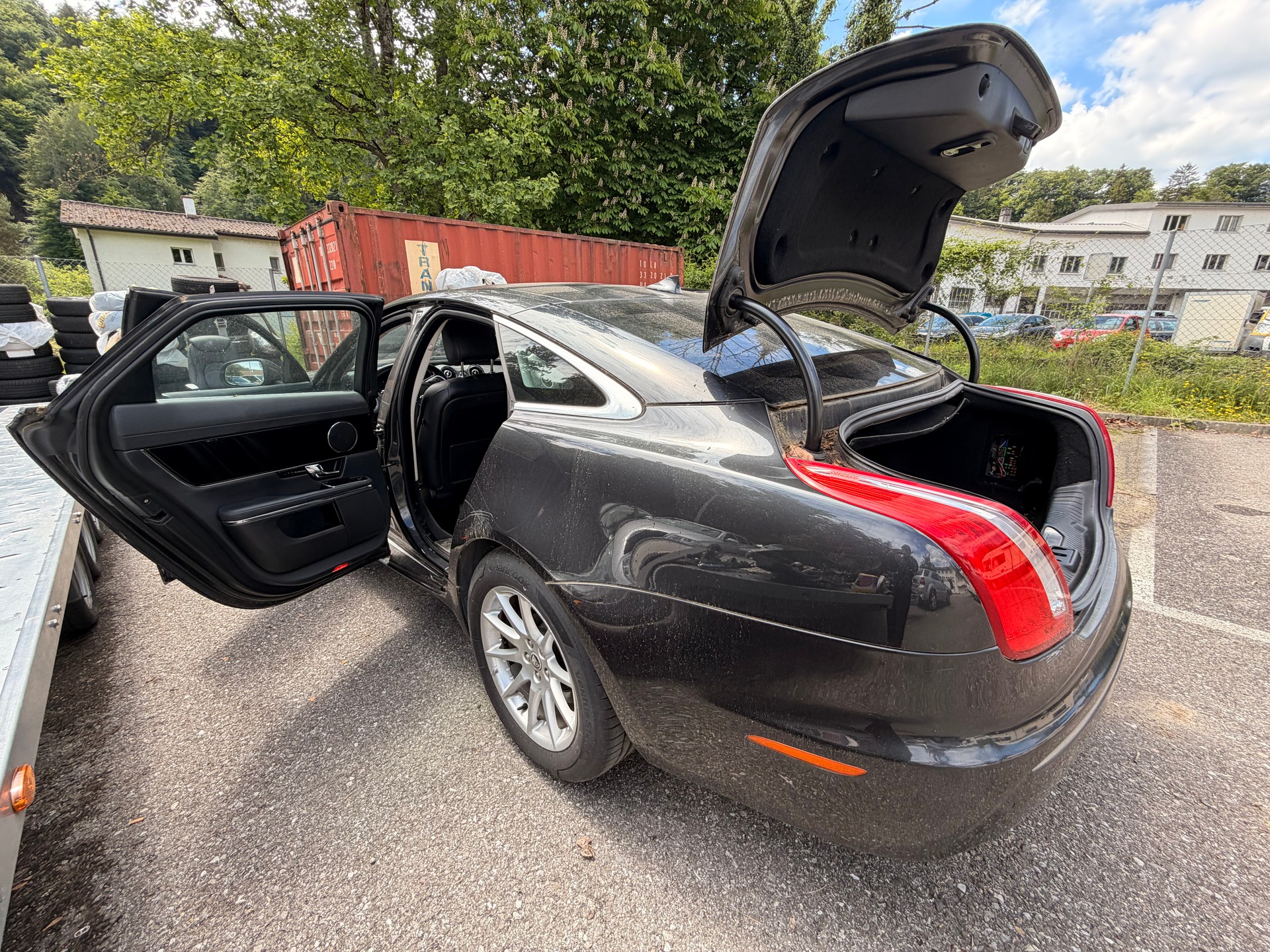 JAGUAR XJ 3.0 V6 S/C Premium Luxury Automatic AWD-image-15