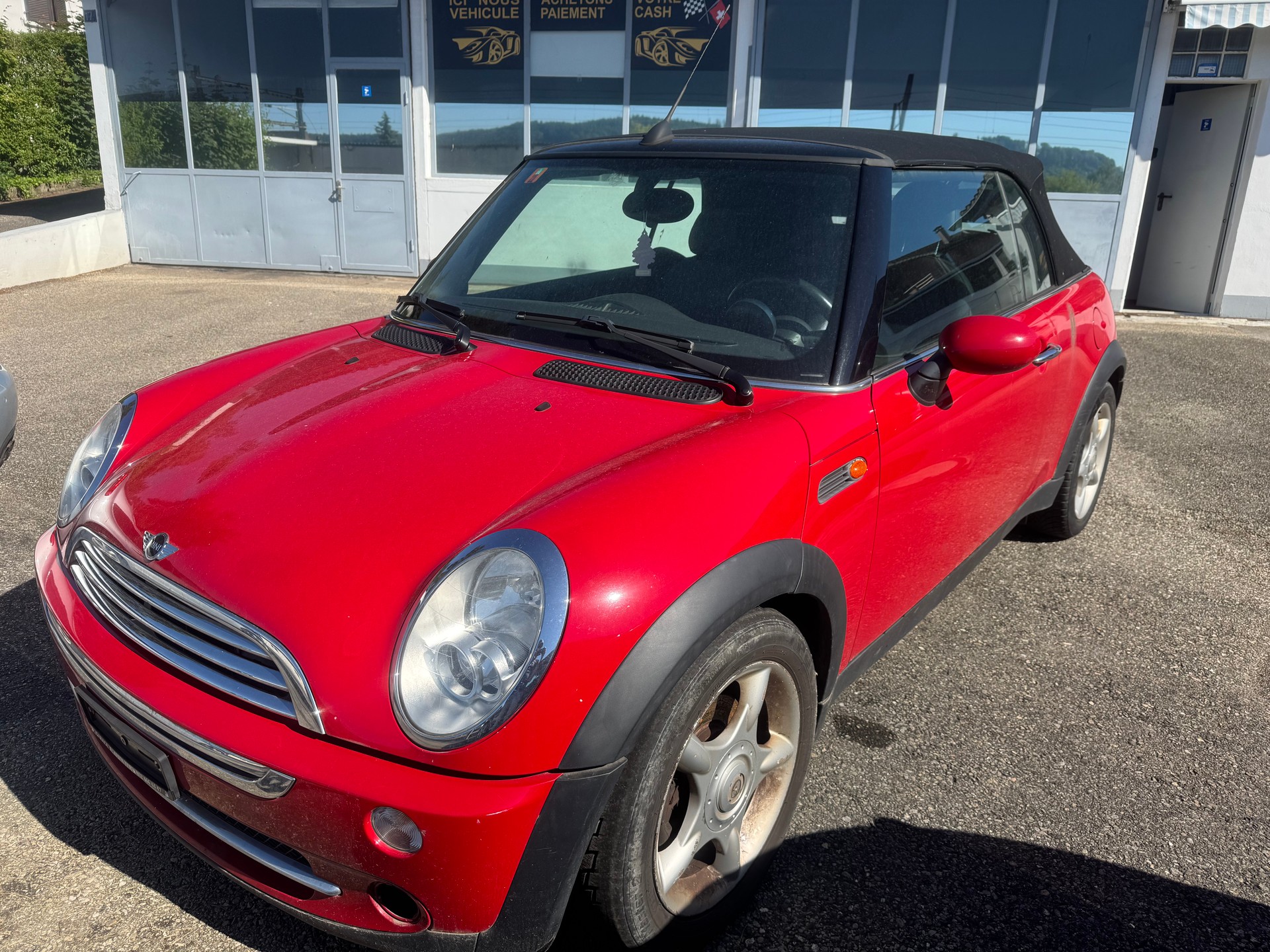 MINI Cooper Cabriolet-image-2