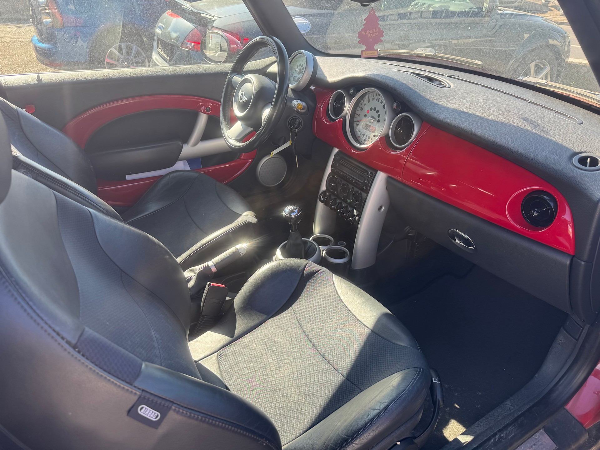 MINI Cooper Cabriolet-image-1