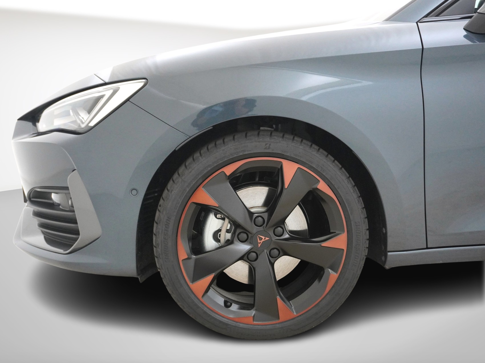 CUPRA Leon ST 1.5 eTSI ACT DSG-image-8