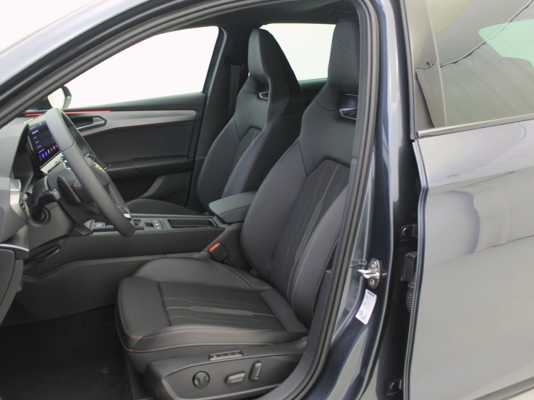 CUPRA Leon ST 1.5 eTSI ACT DSG-image-11