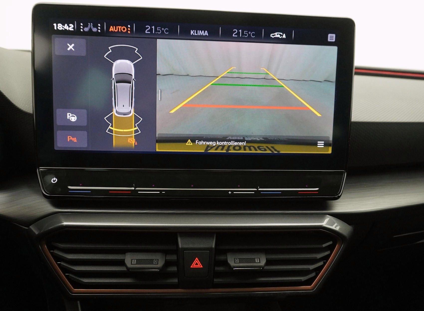 CUPRA Leon ST 1.5 eTSI ACT DSG-image-16