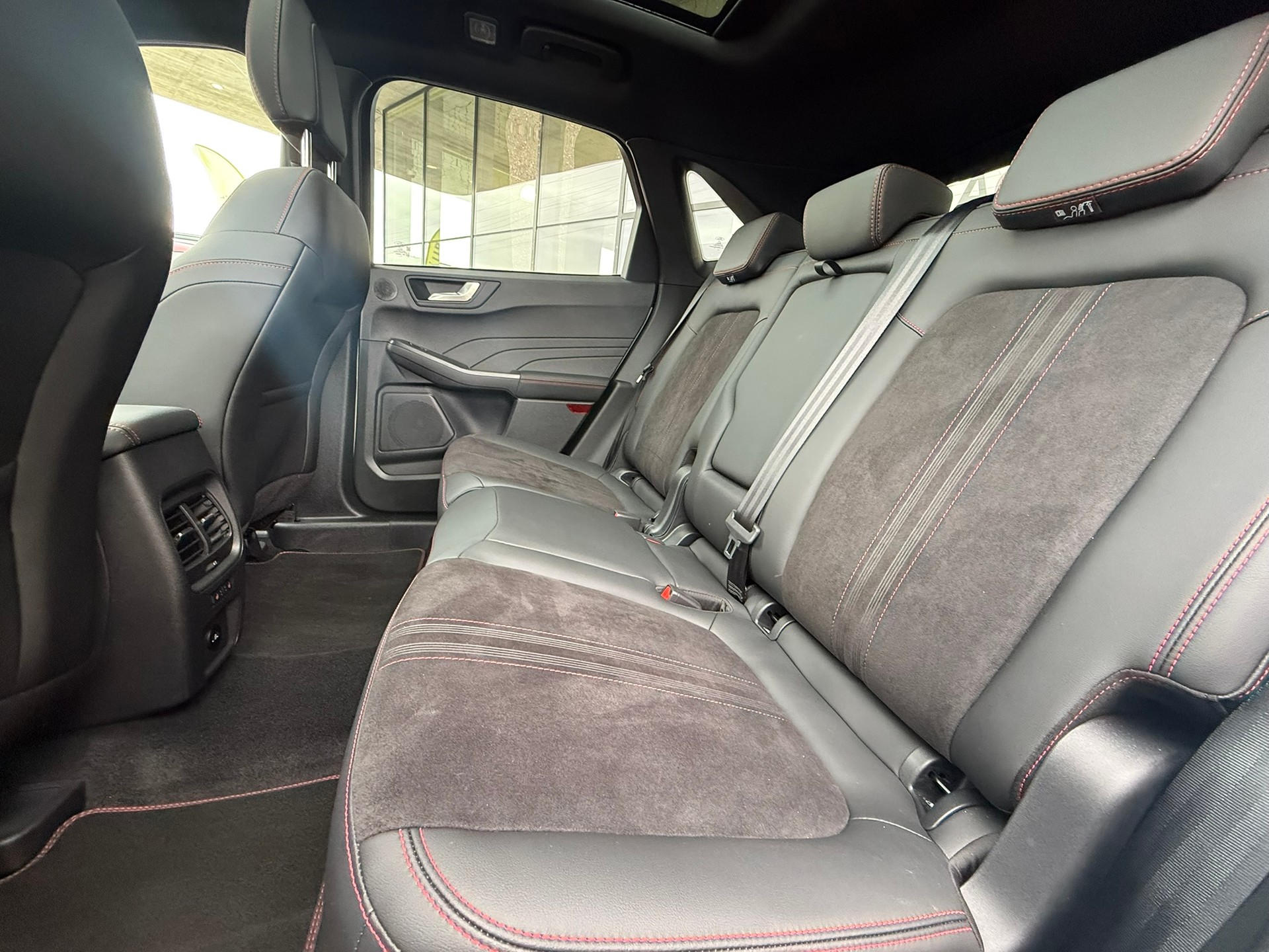 FORD Kuga 2.5 PHEV ST-Line X FWD-image-7