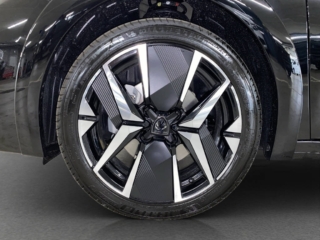 PEUGEOT 208 1.2 Hybrid 145 GT-image-14