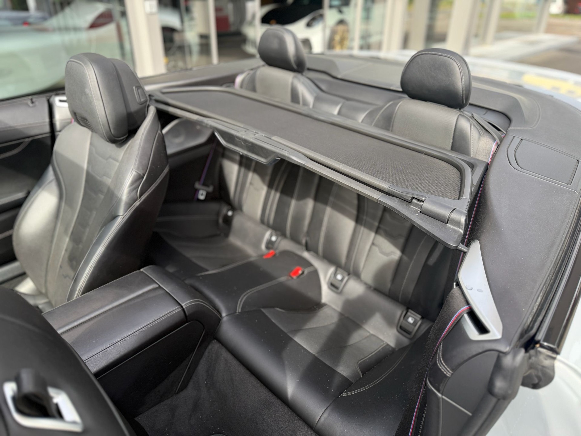 BMW M850i xDrive Steptronic-image-25