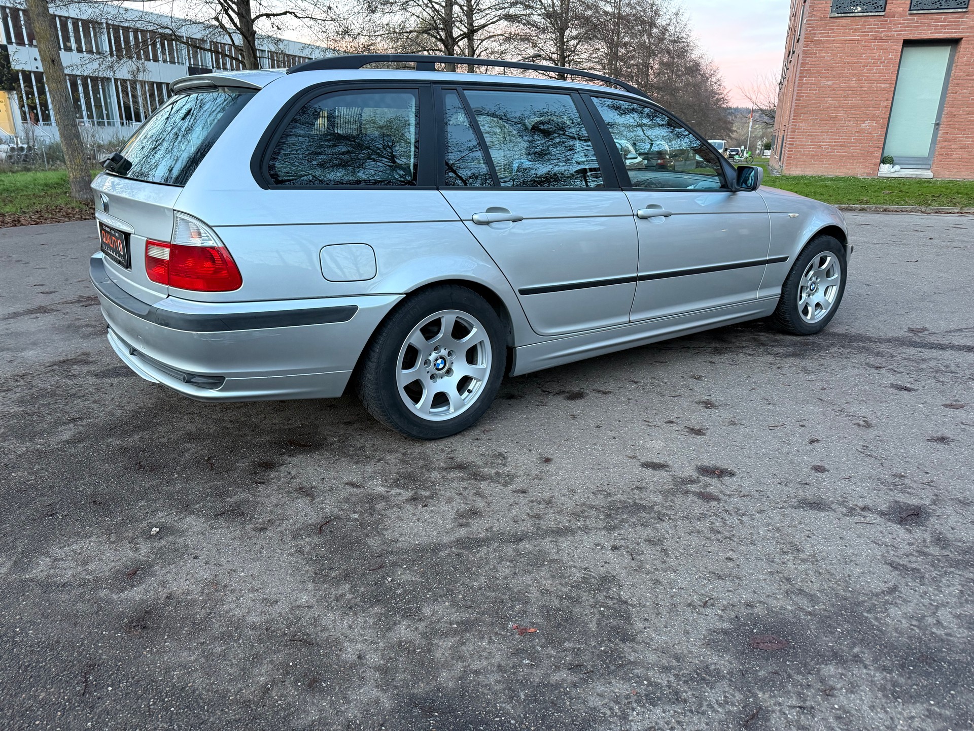 BMW 318i Touring Efficiency-image-7