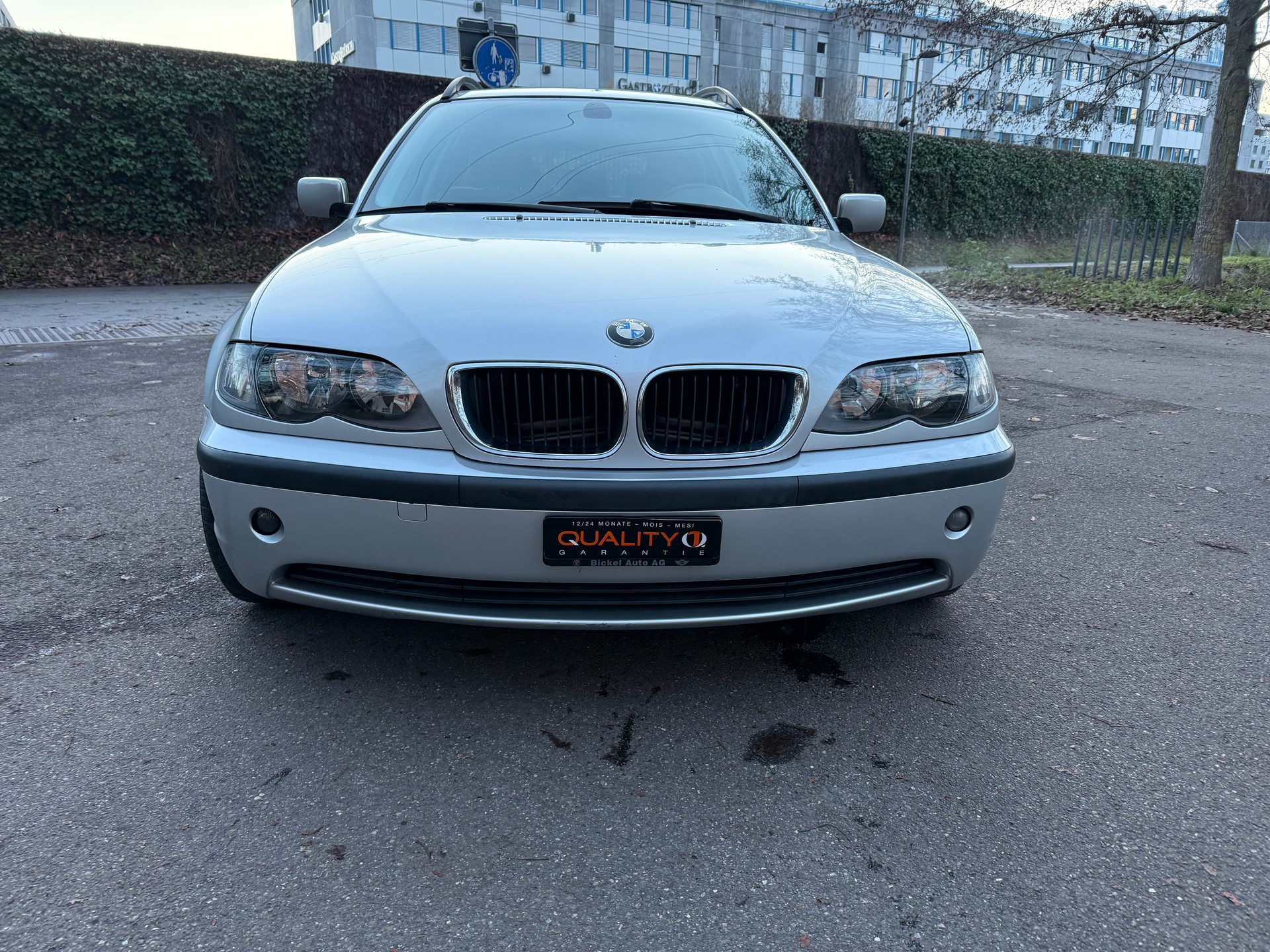 BMW 318i Touring Efficiency-showroom-element-3