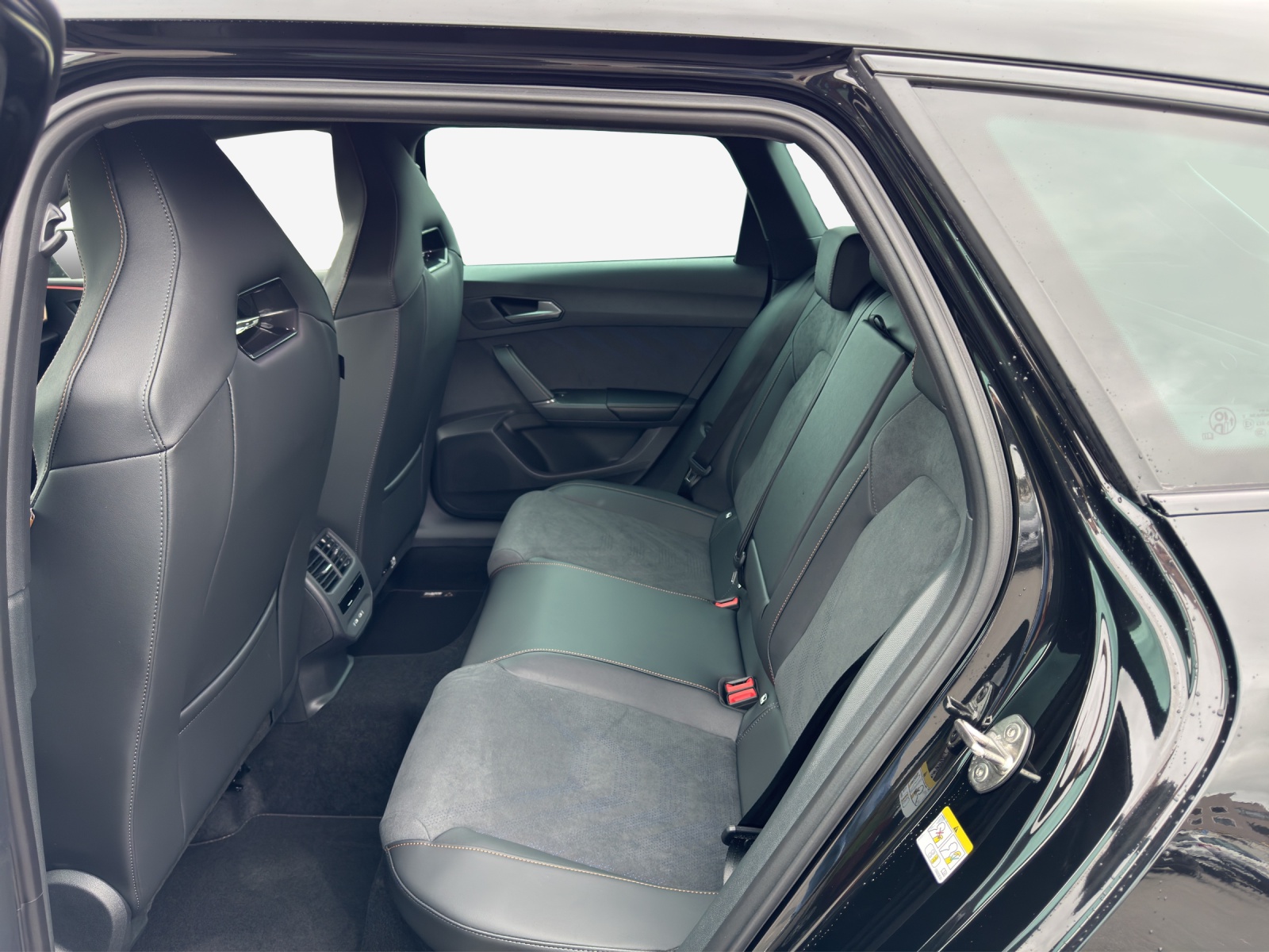CUPRA LEON ST 1.5 eTSI Prime Edition DSG-image-11