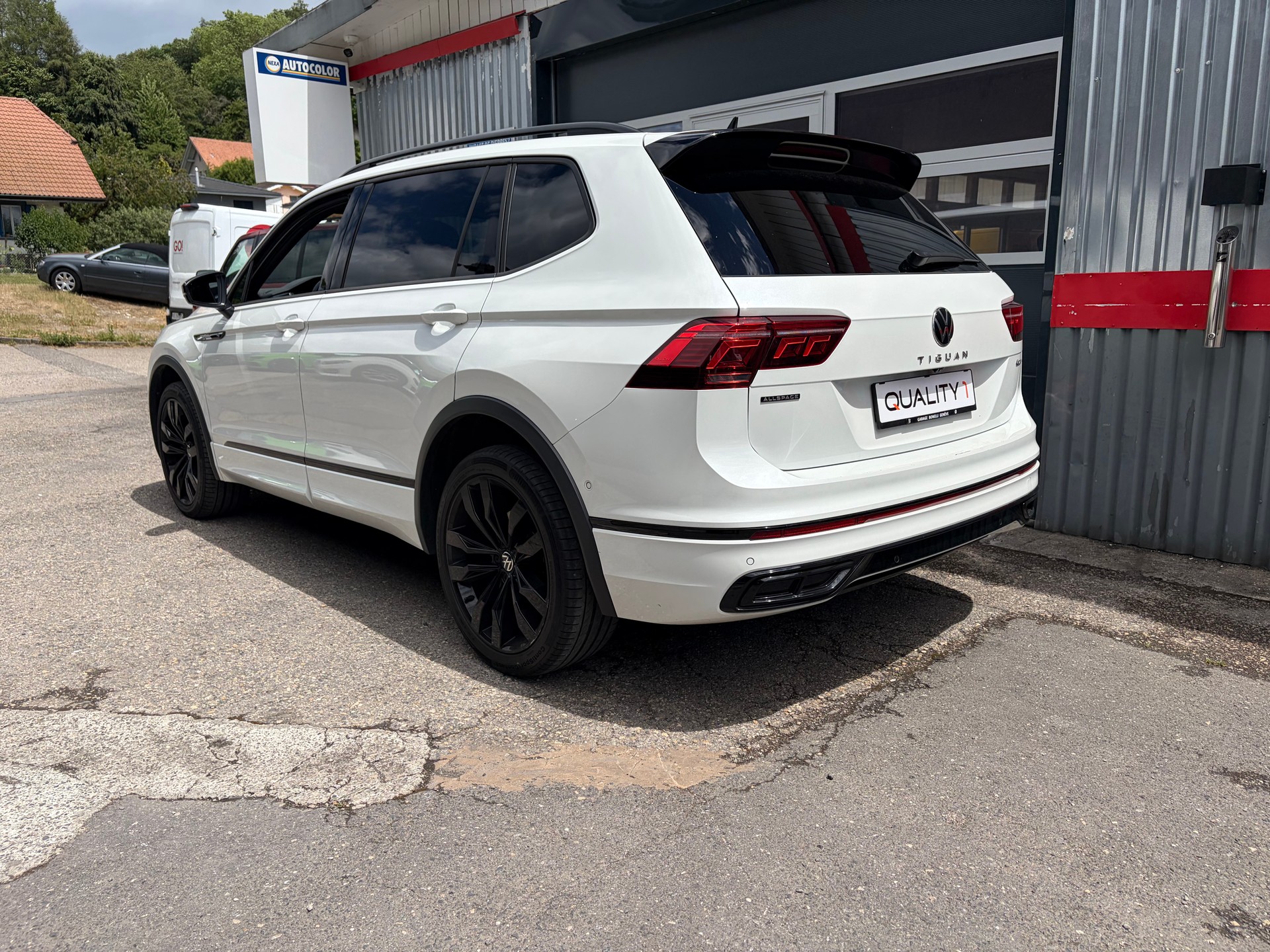 VW Tiguan Allspace 2.0TSI R-Line 4Motion DSG-image-2