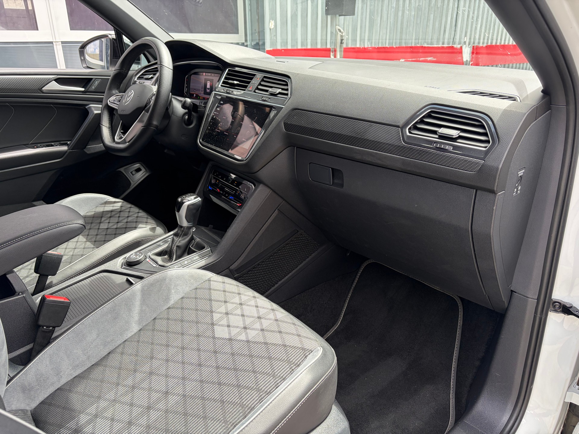 VW Tiguan Allspace 2.0TSI R-Line 4Motion DSG-image-7