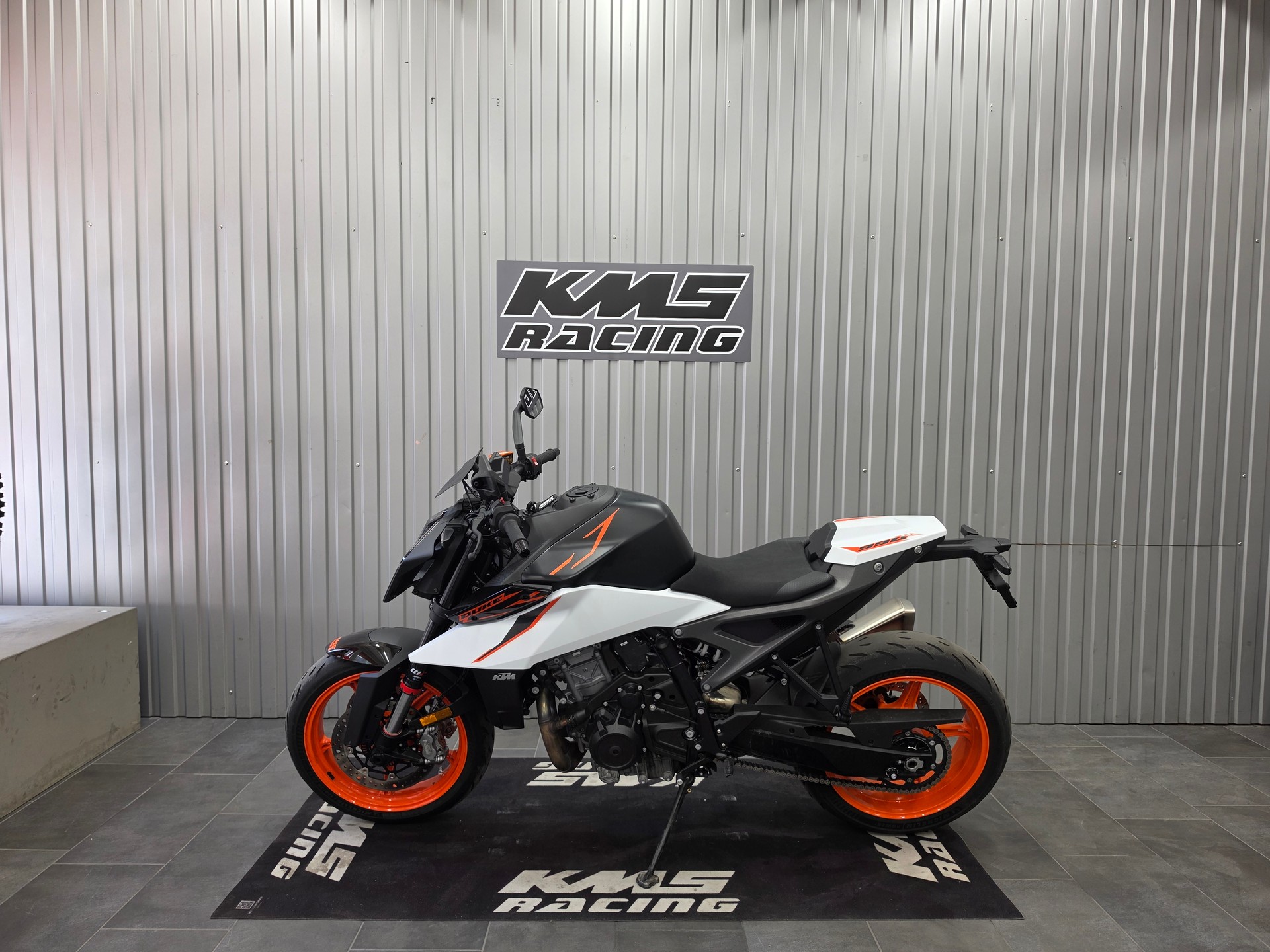 KTM 990 Duke-image-4