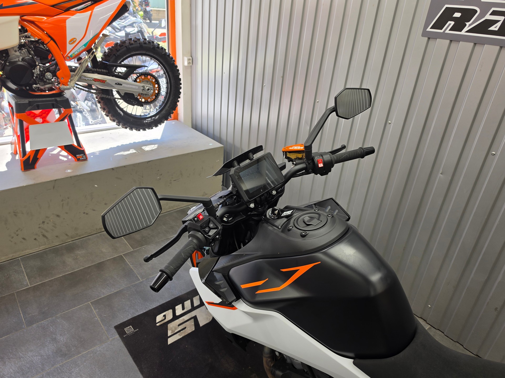 KTM 990 Duke-image-6