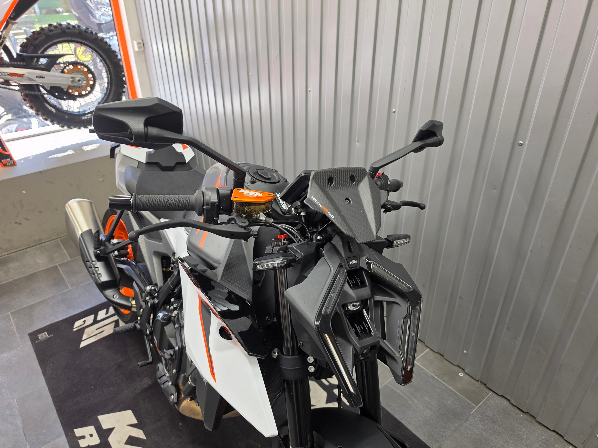KTM 990 Duke-image-8